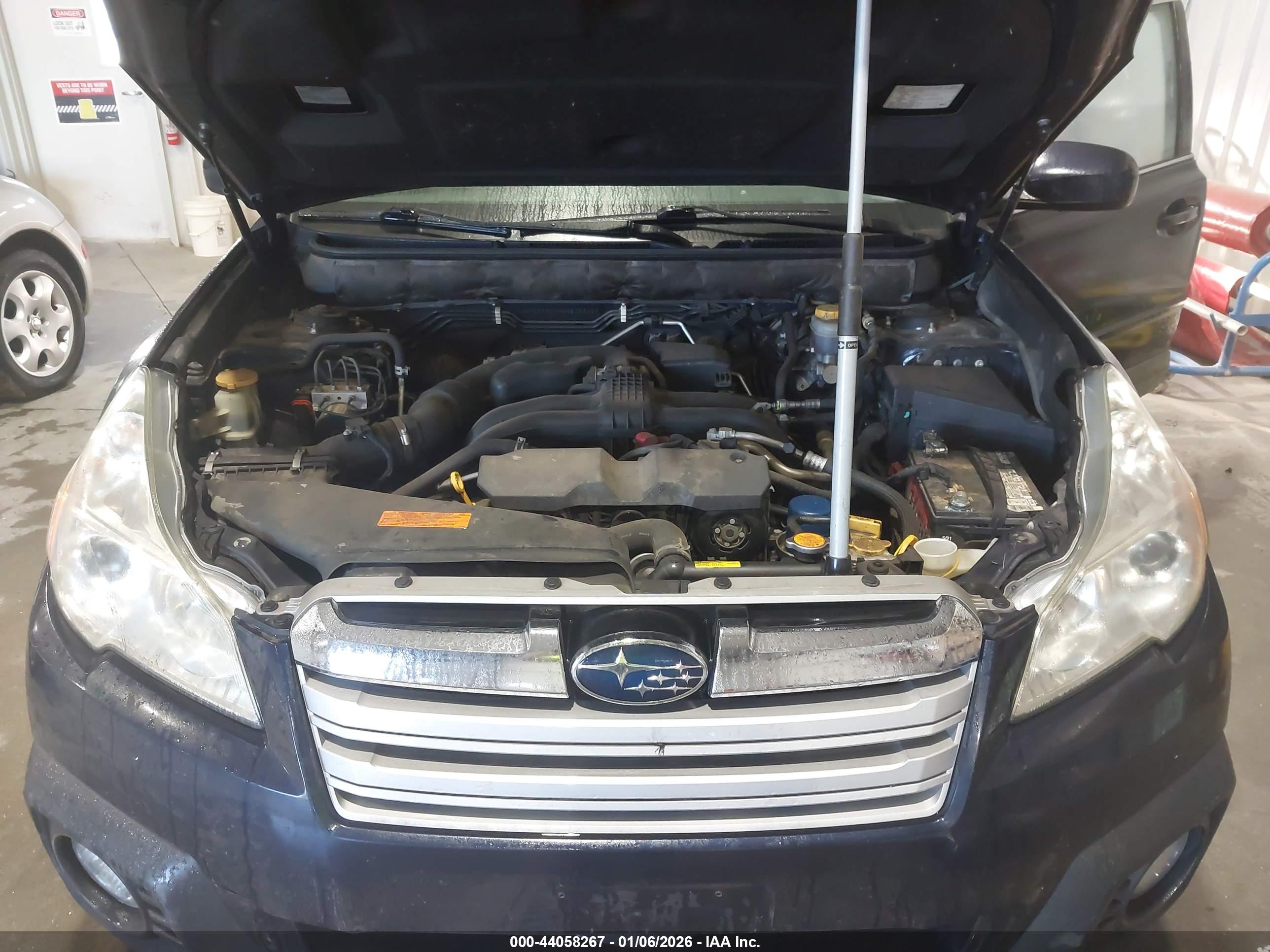 SUBARU OUTBACK image 10