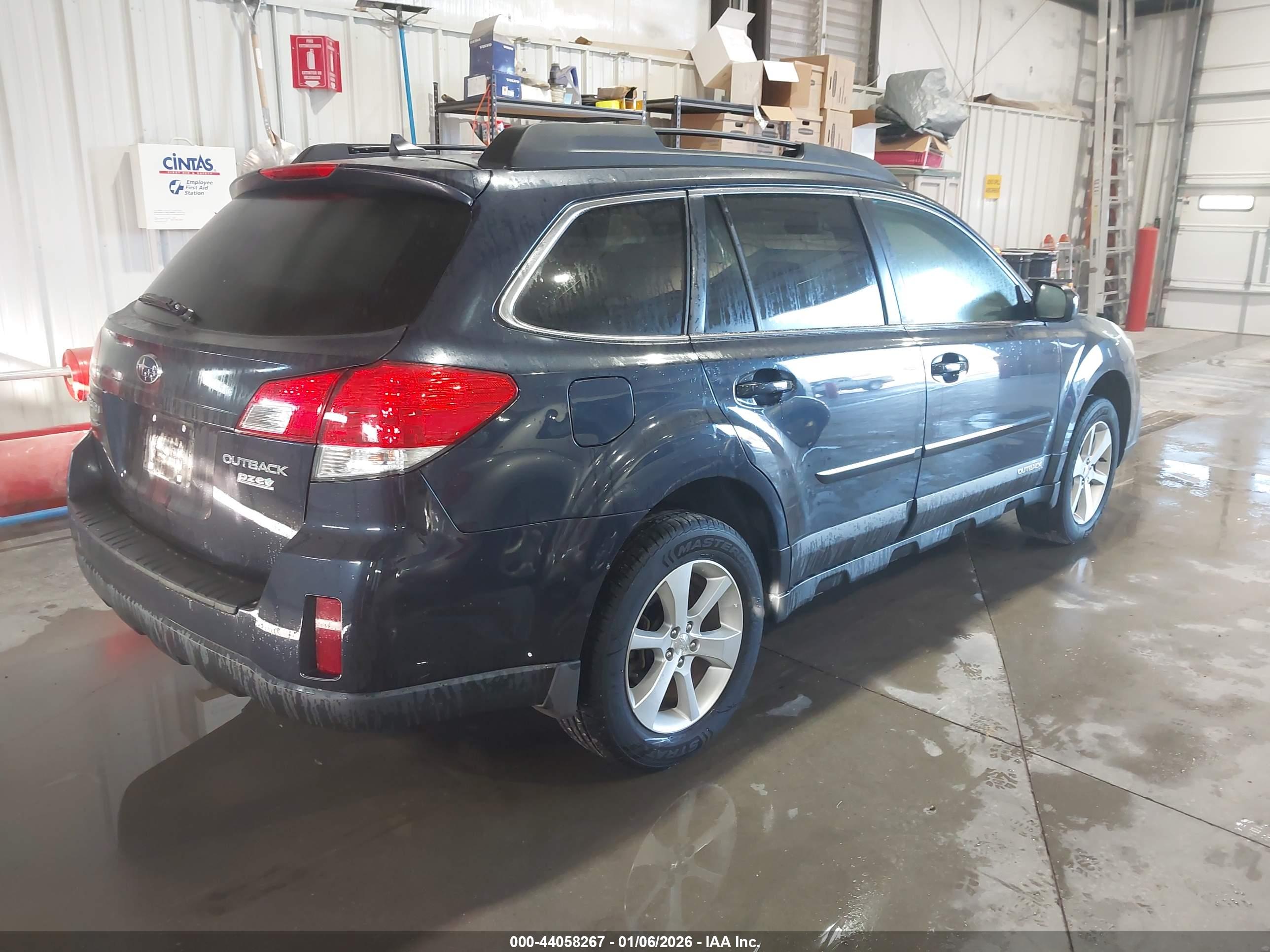 SUBARU OUTBACK image 4