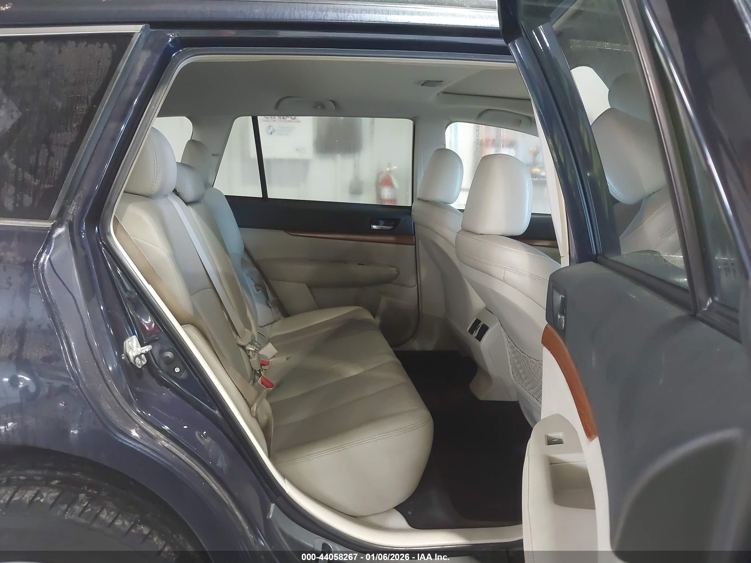 SUBARU OUTBACK image 8