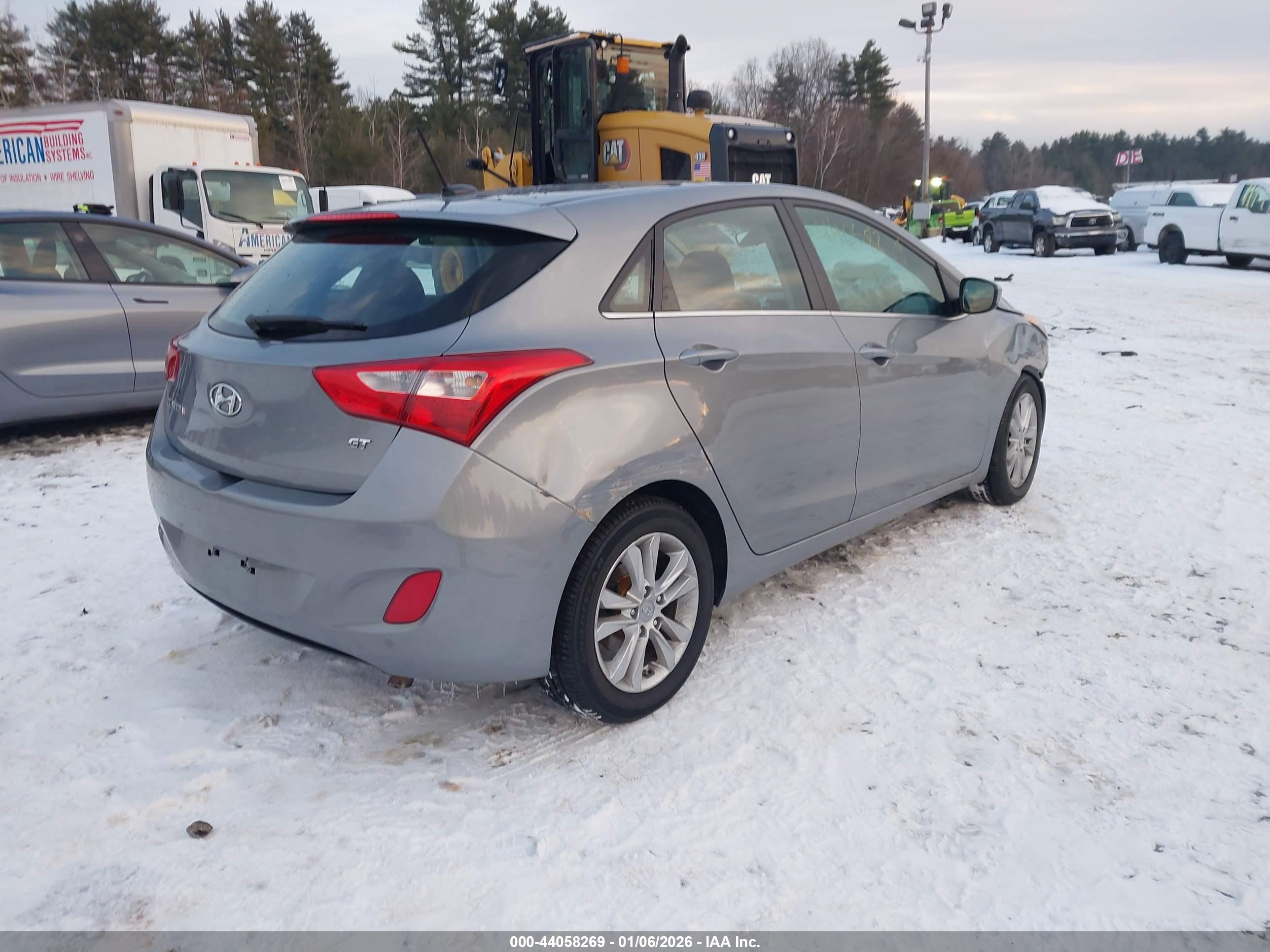 HYUNDAI ELANTRA image 4