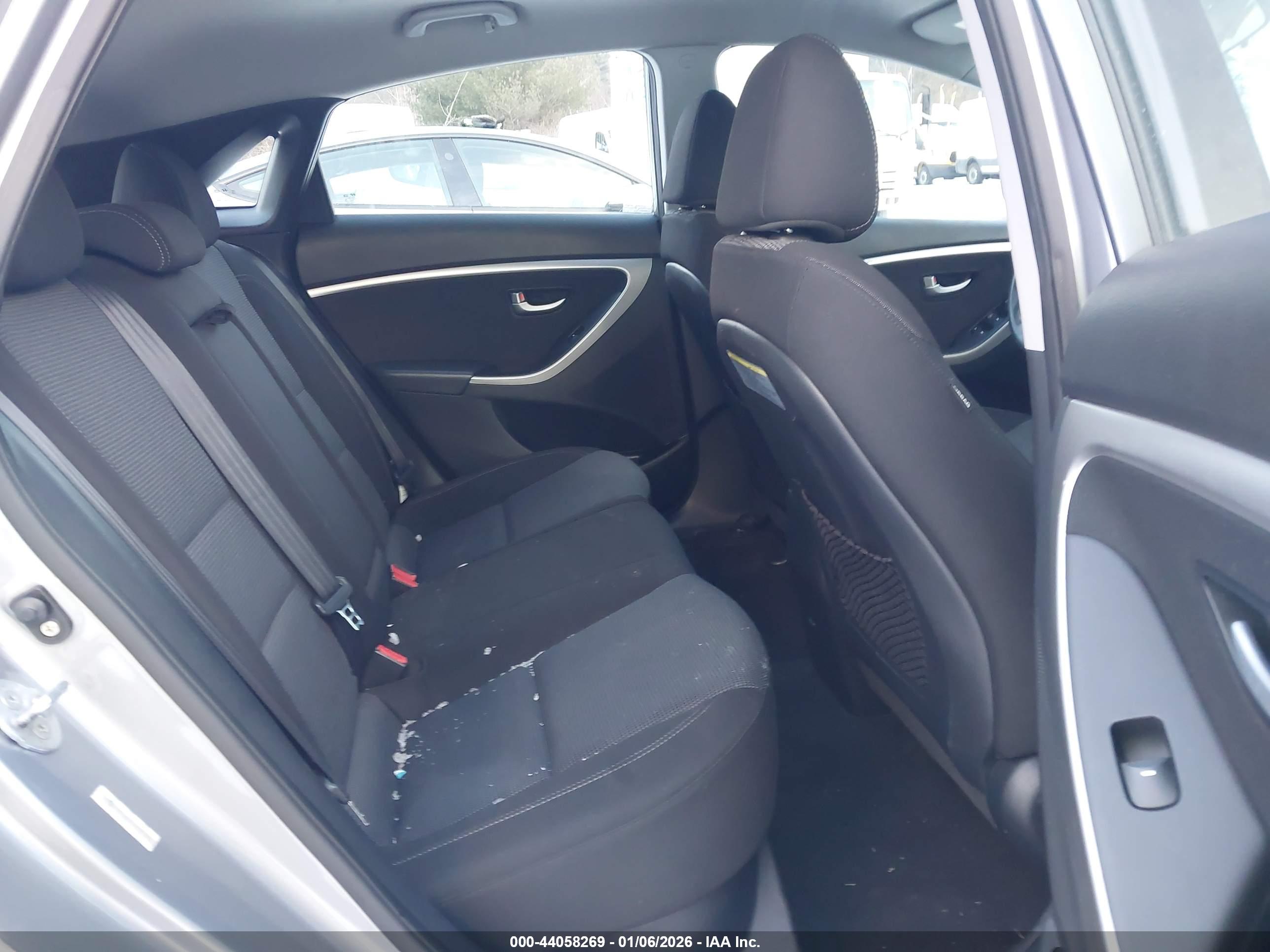 HYUNDAI ELANTRA image 8