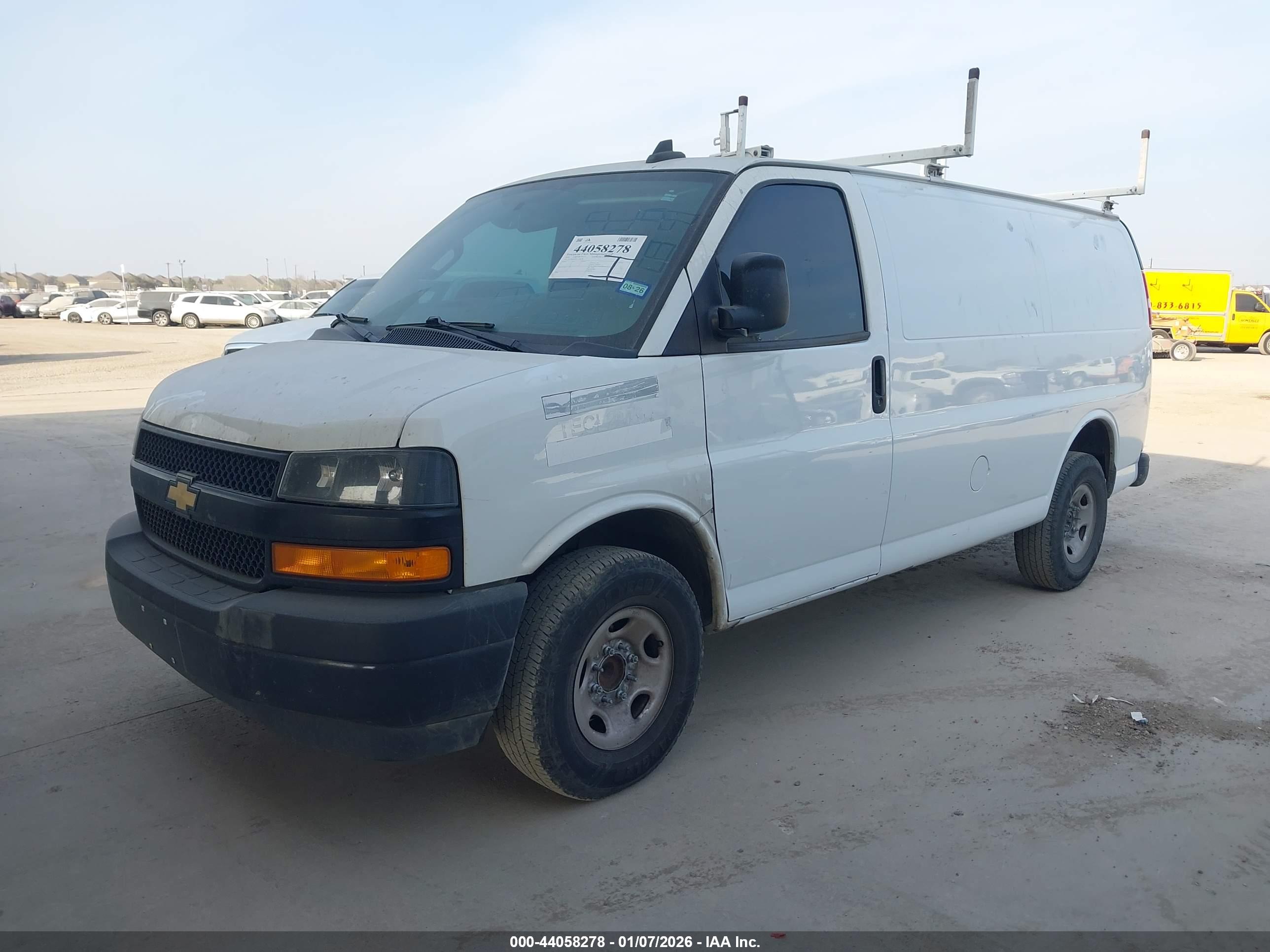 CHEVROLET EXPRESS image 2