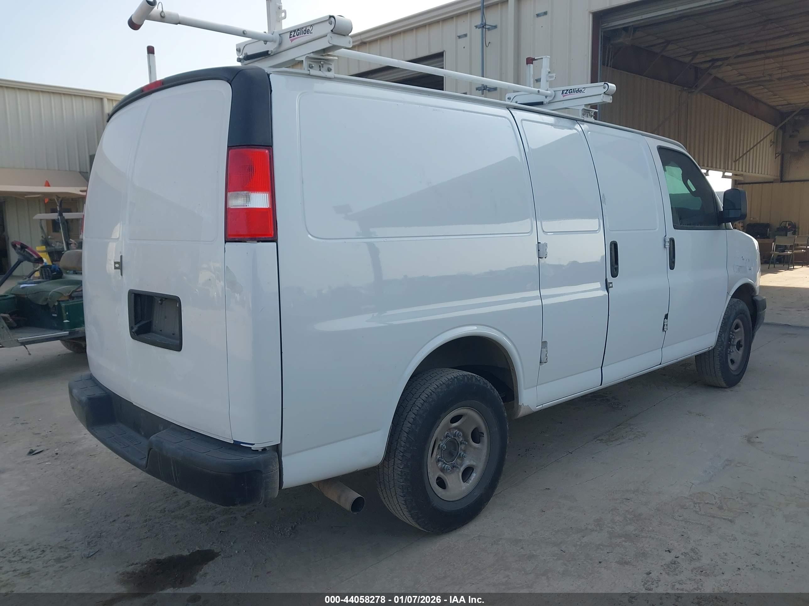 CHEVROLET EXPRESS image 4