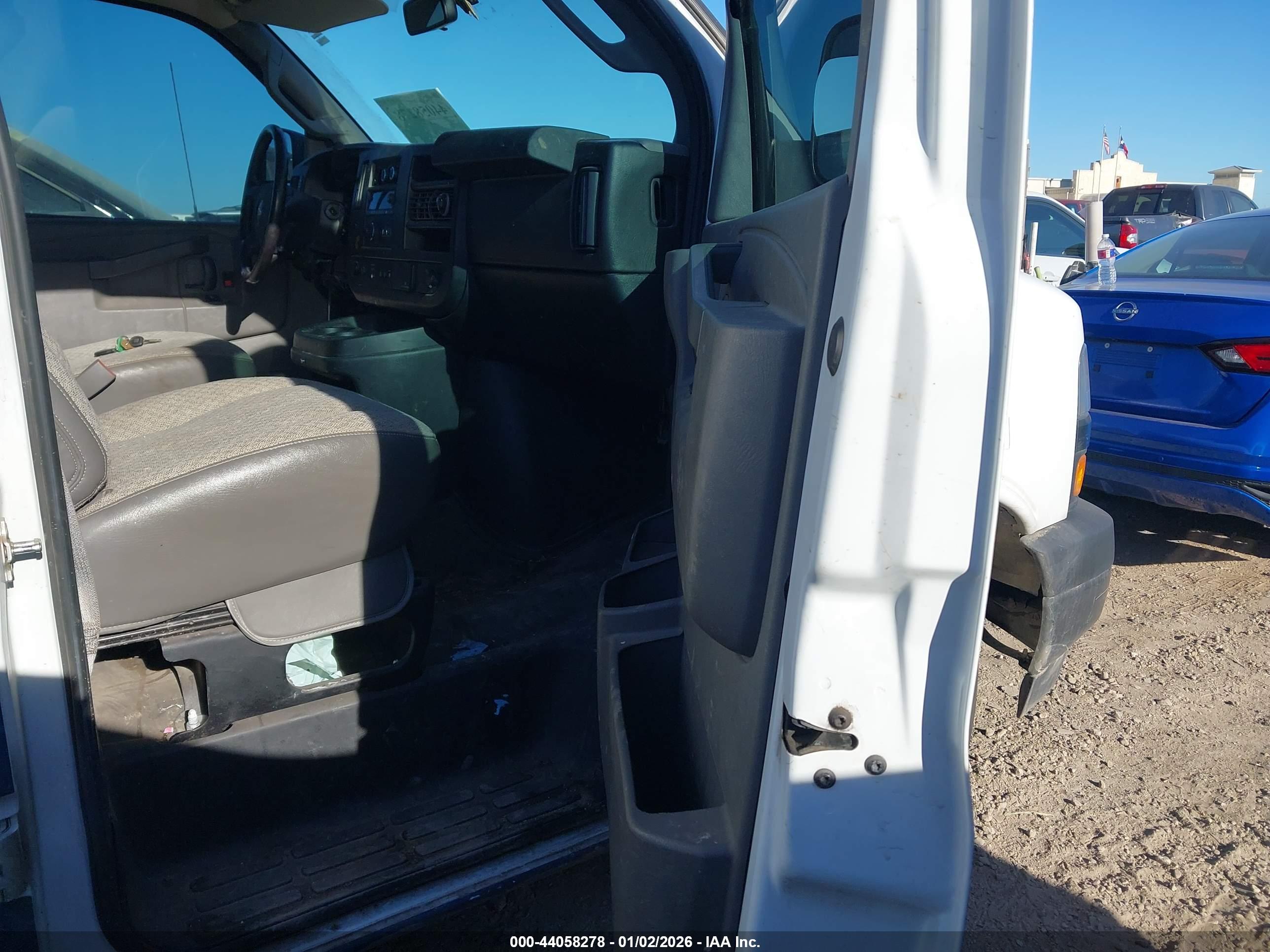 CHEVROLET EXPRESS image 5