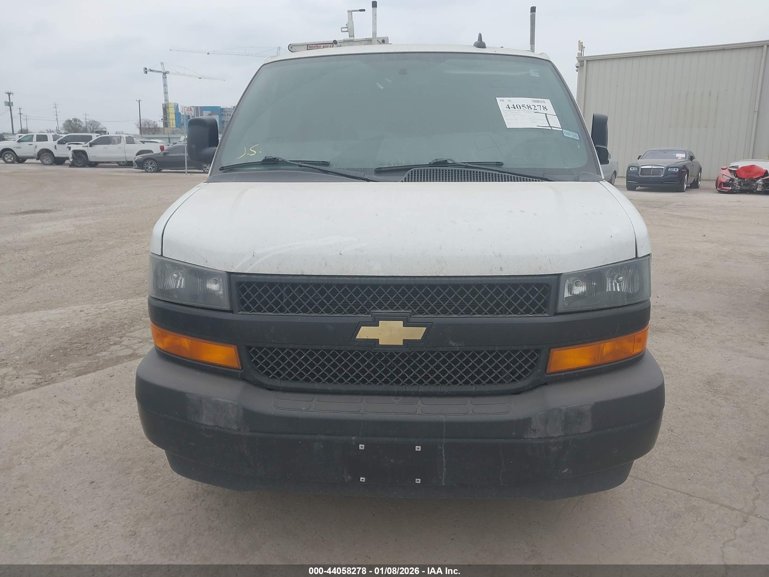 CHEVROLET EXPRESS image 6