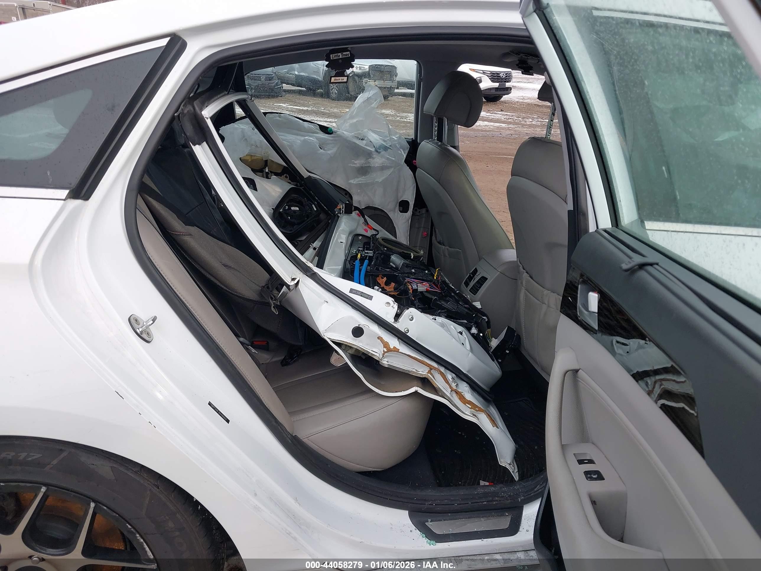 HYUNDAI SONATA image 8