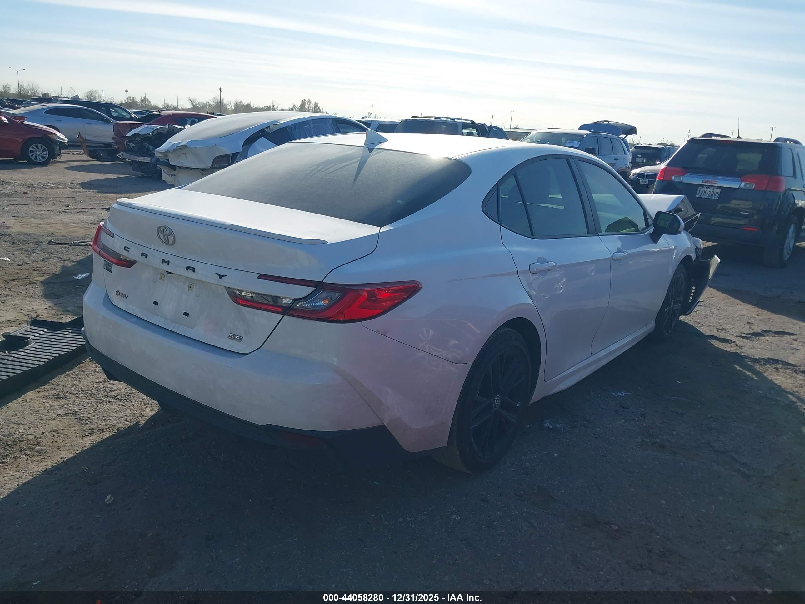 TOYOTA CAMRY image 4