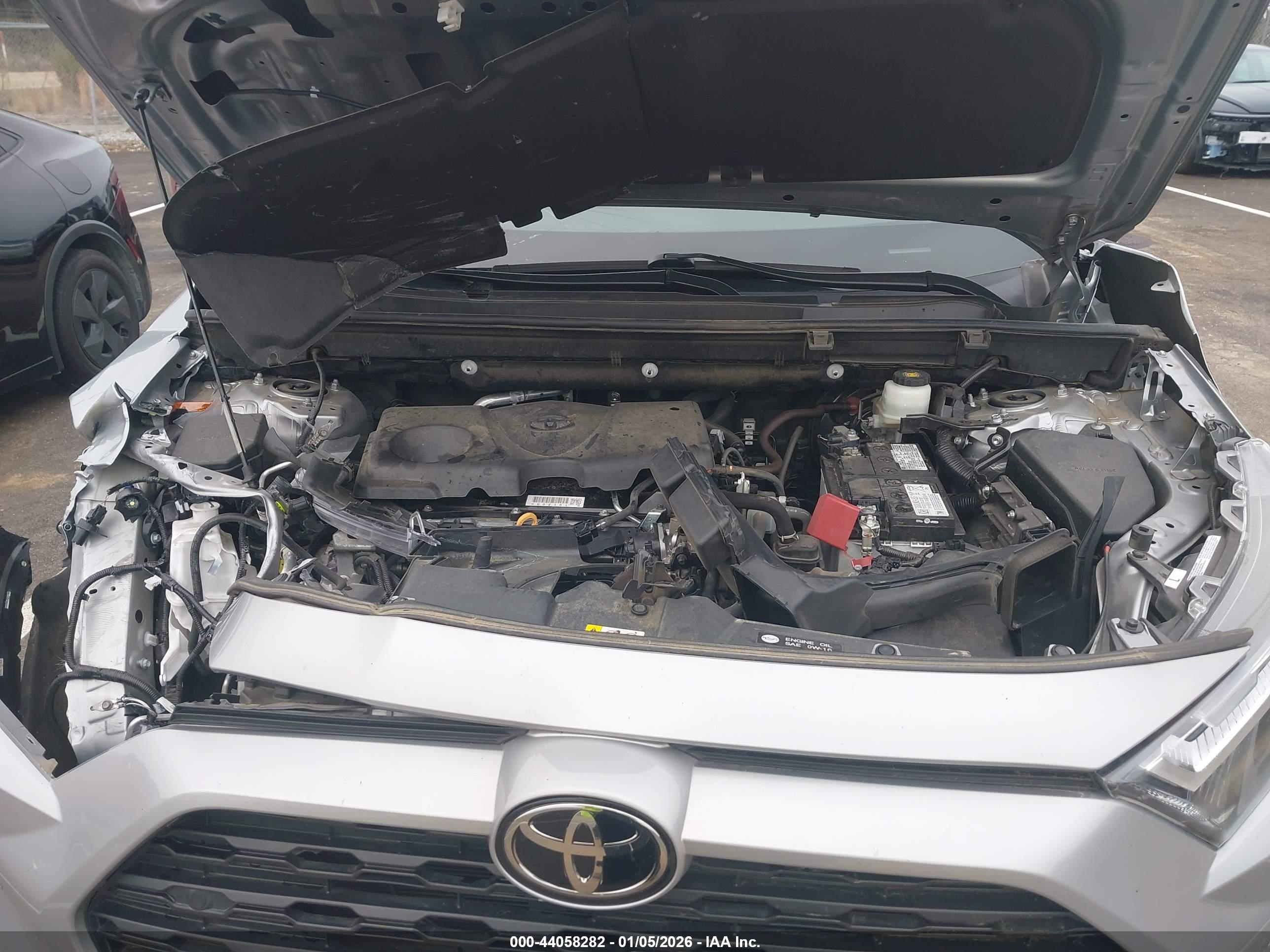 TOYOTA RAV4 image 10