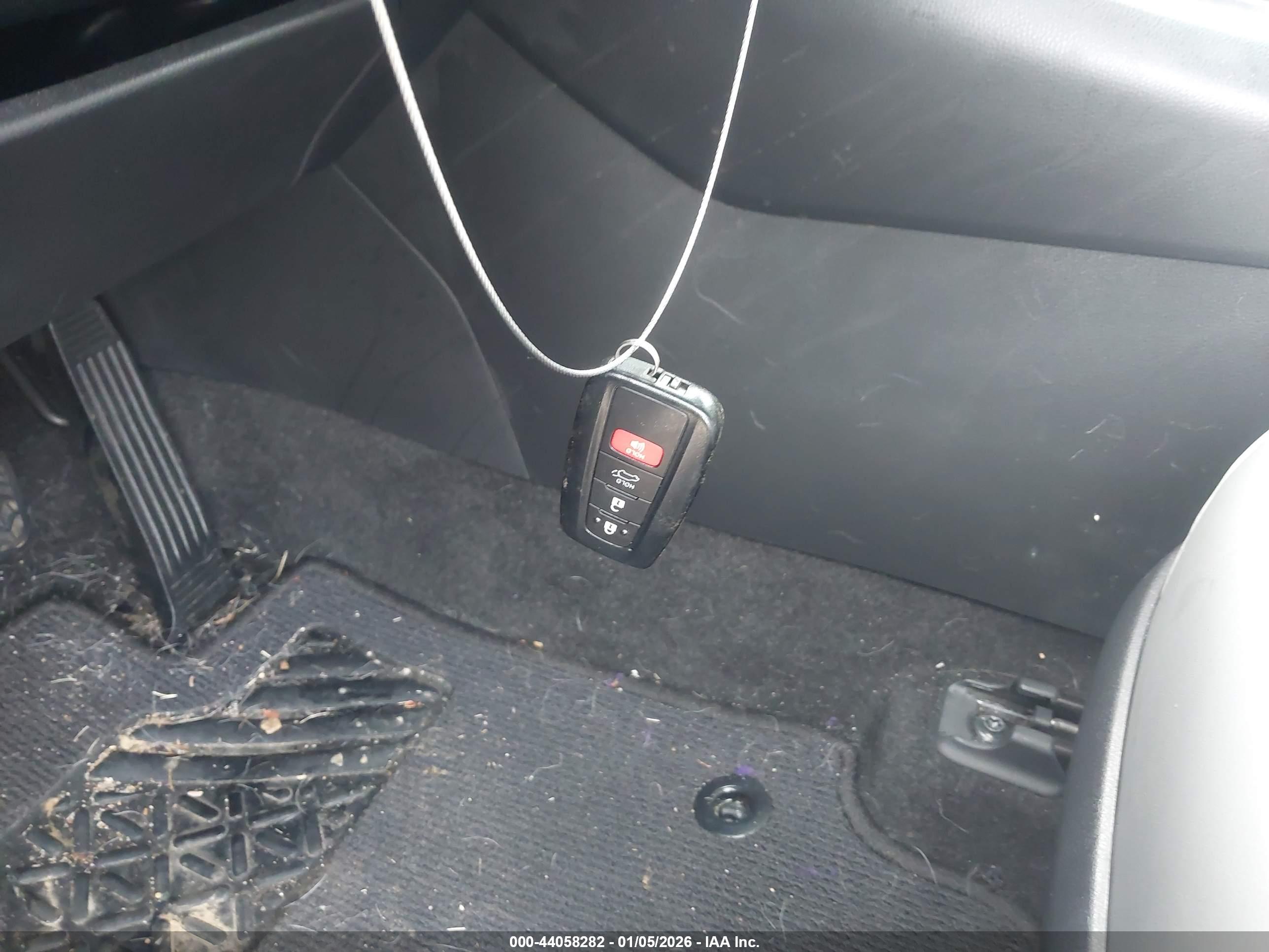 TOYOTA RAV4 image 11