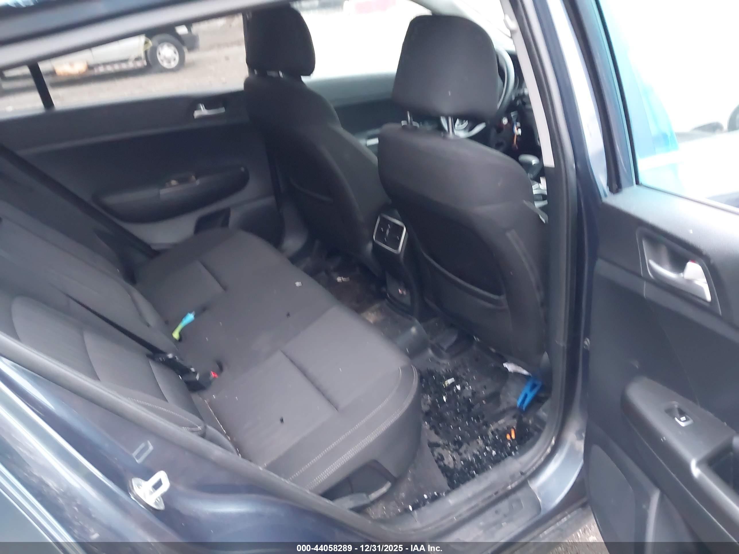 KIA SPORTAGE image 8