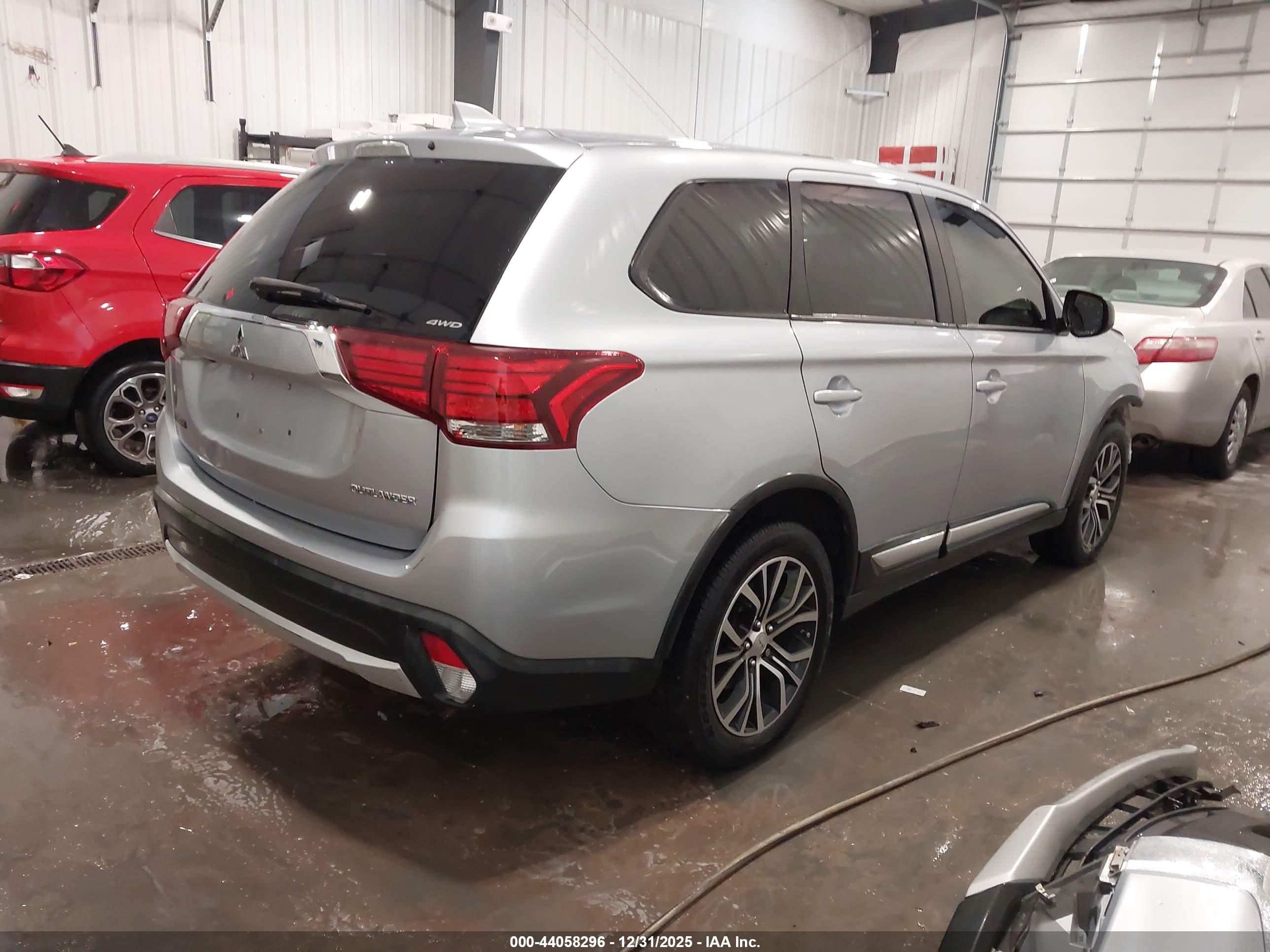 MITSUBISHI OUTLANDER image 4
