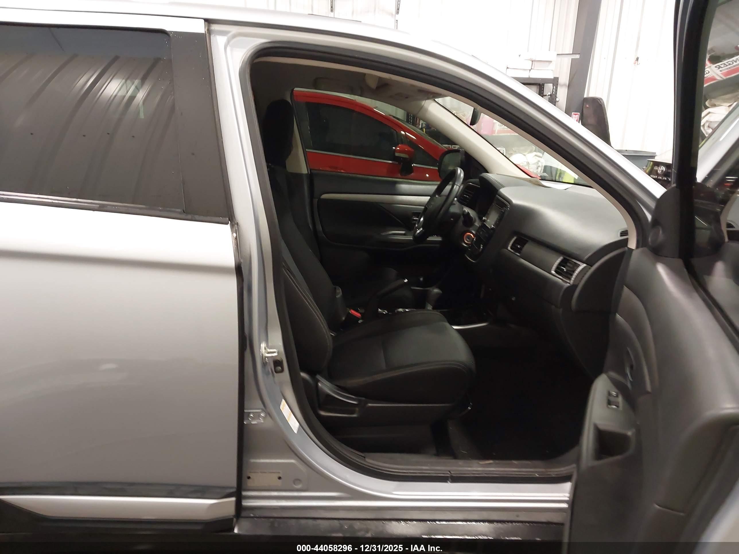 MITSUBISHI OUTLANDER image 5