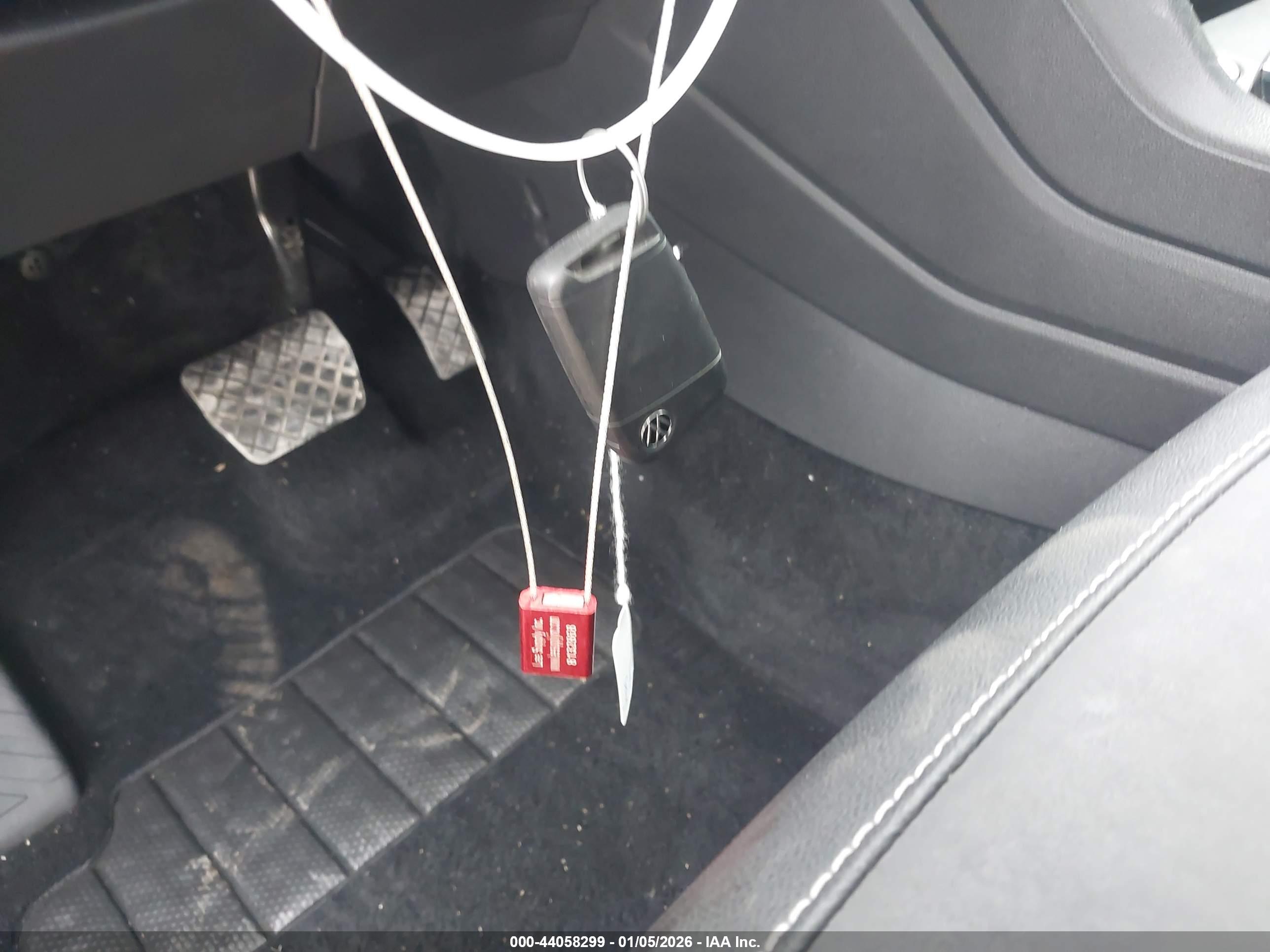 VOLKSWAGEN TAOS image 11