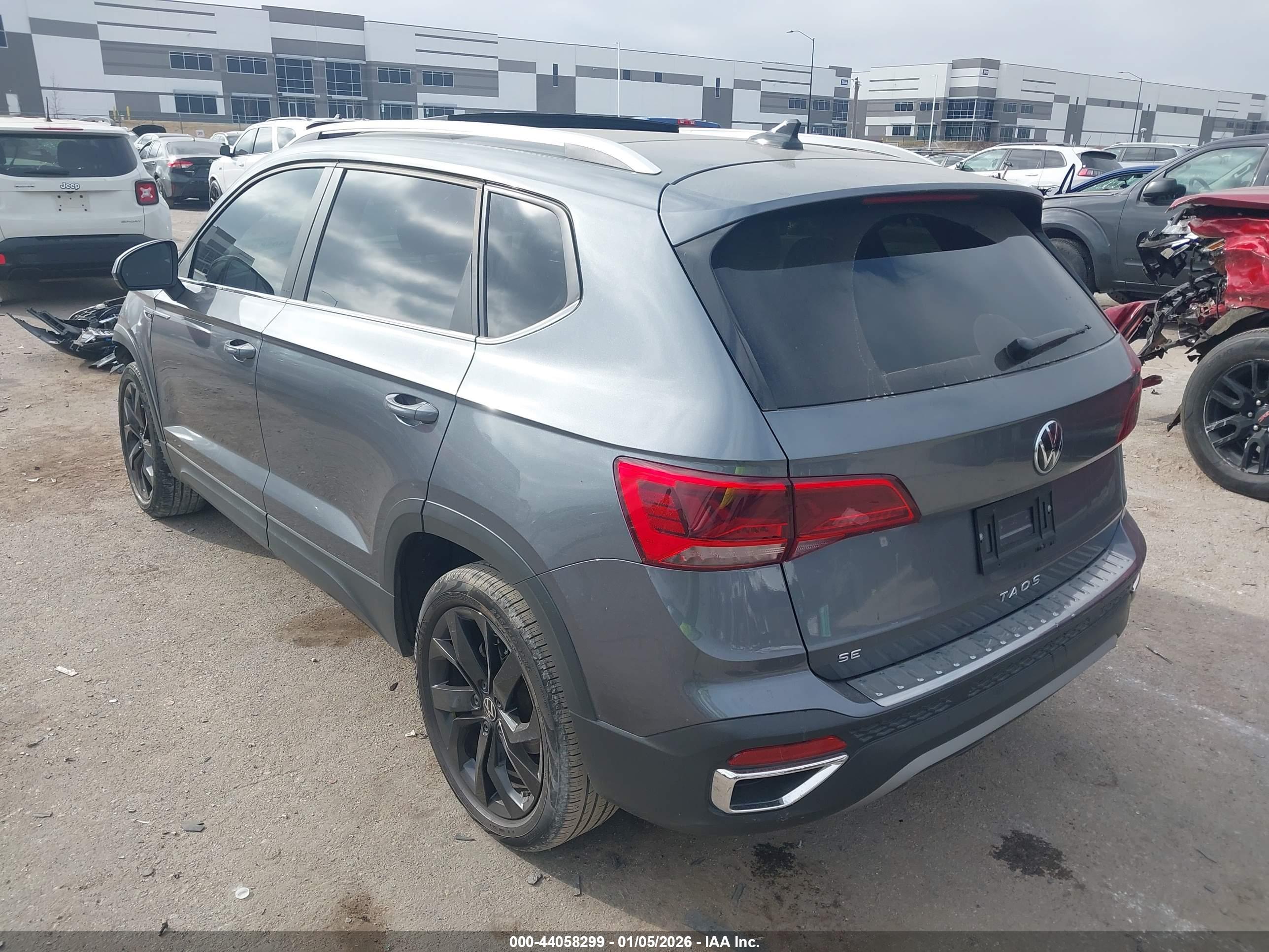 VOLKSWAGEN TAOS image 3