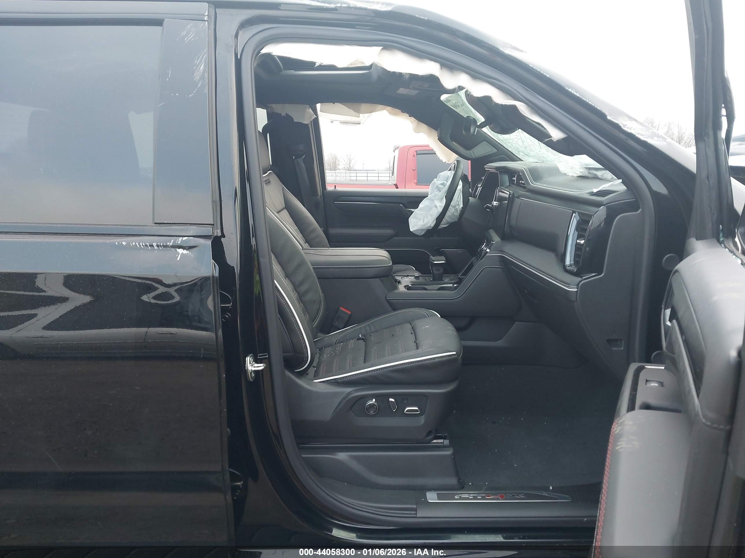 GMC SIERRA image 5
