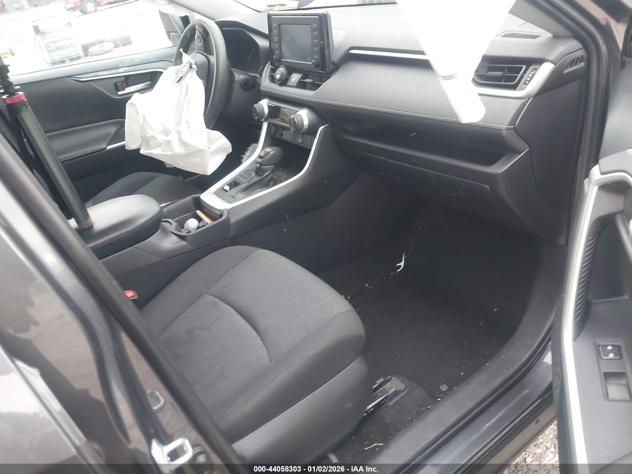 TOYOTA RAV4 image 5