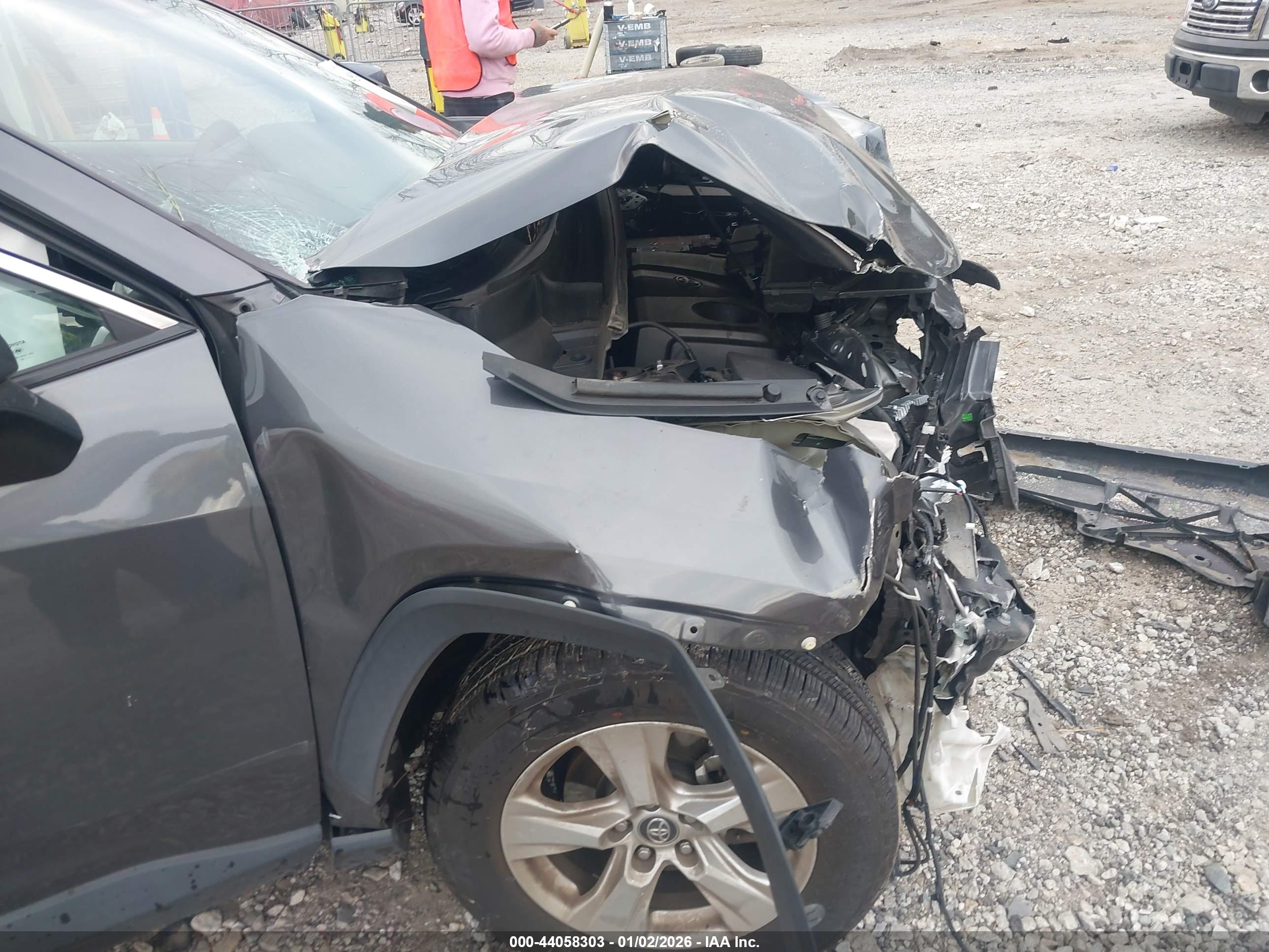 TOYOTA RAV4 image 6