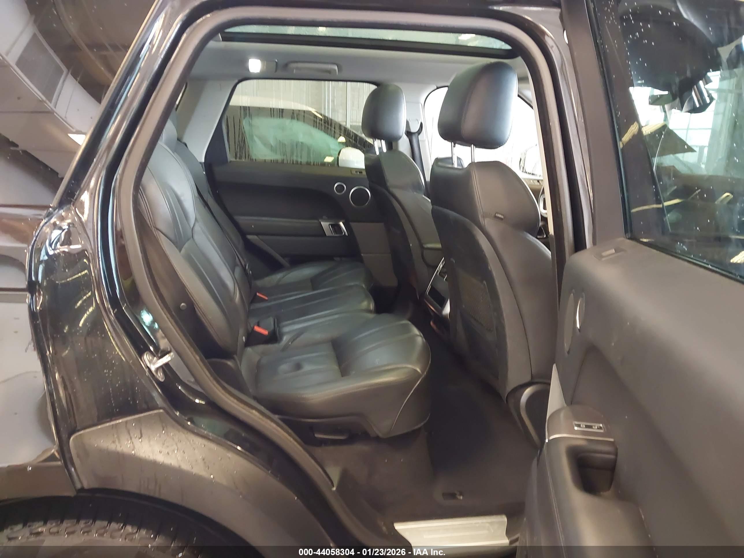 LAND ROVER image 8