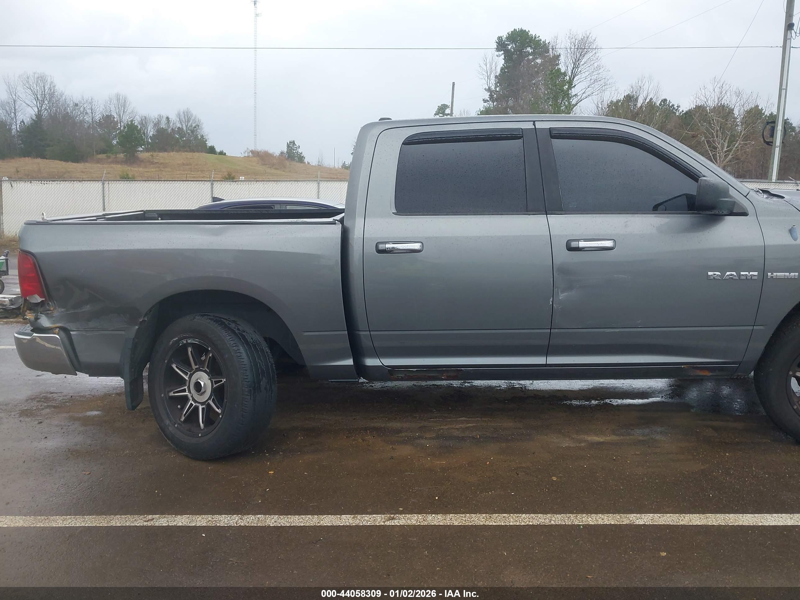 DODGE RAM image 6