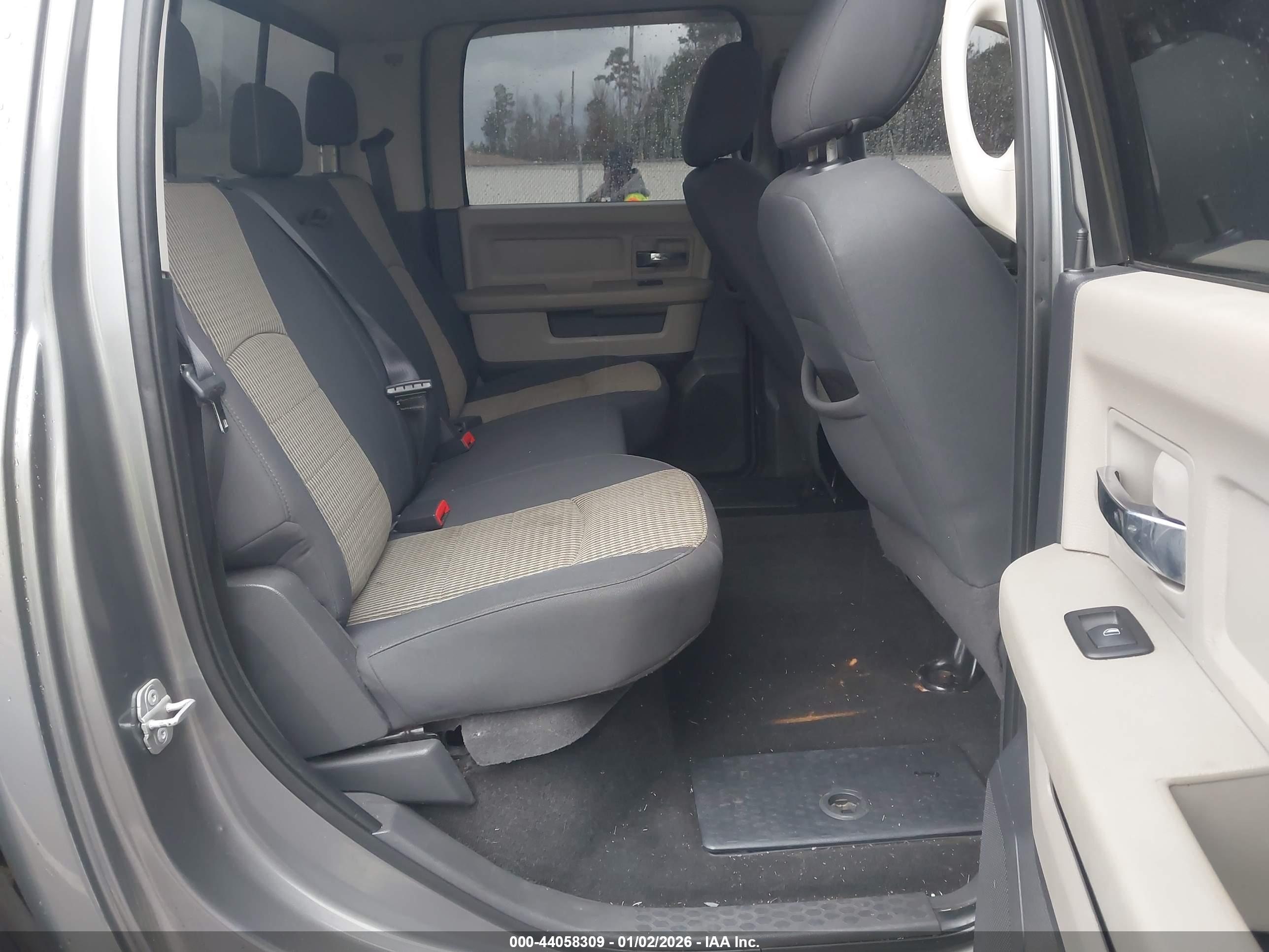 DODGE RAM image 8