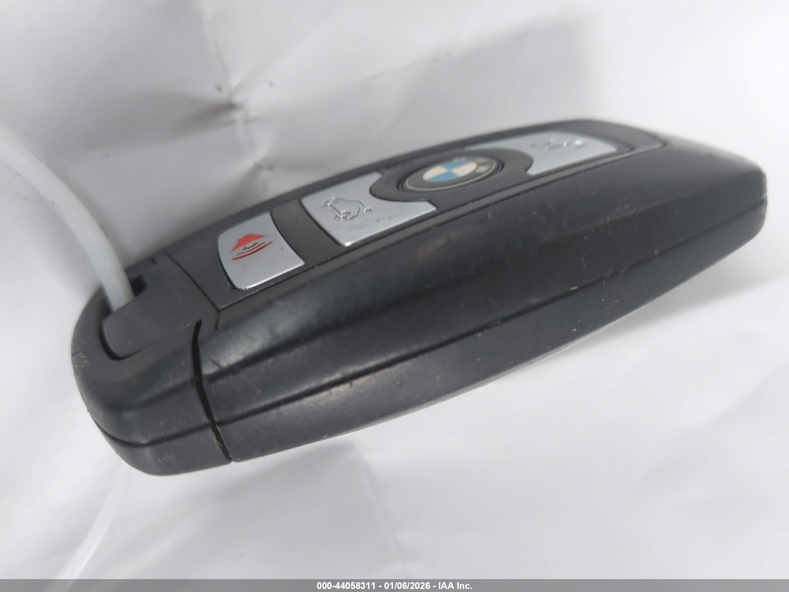 BMW 320I image 11