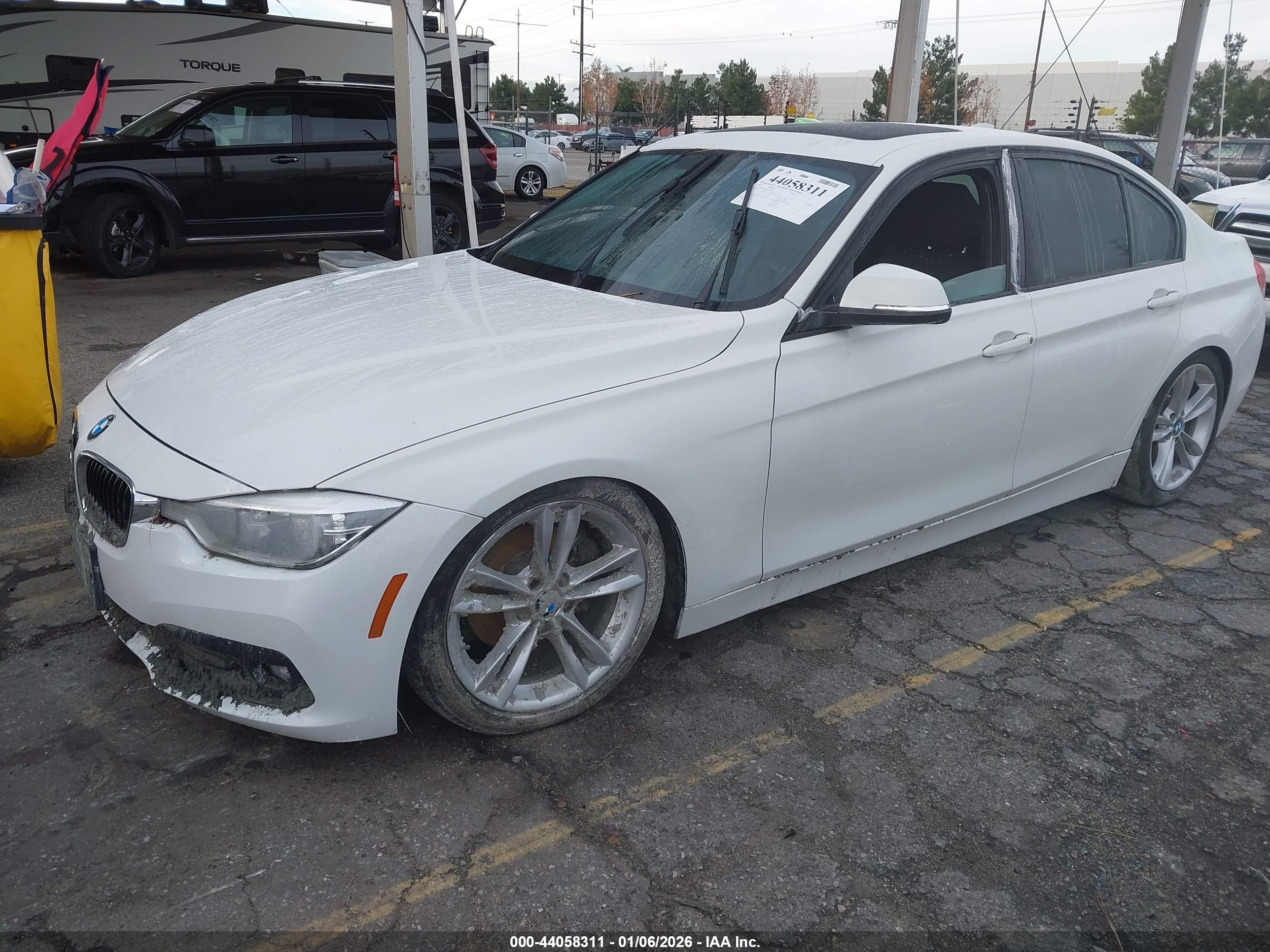 BMW 320I image 2