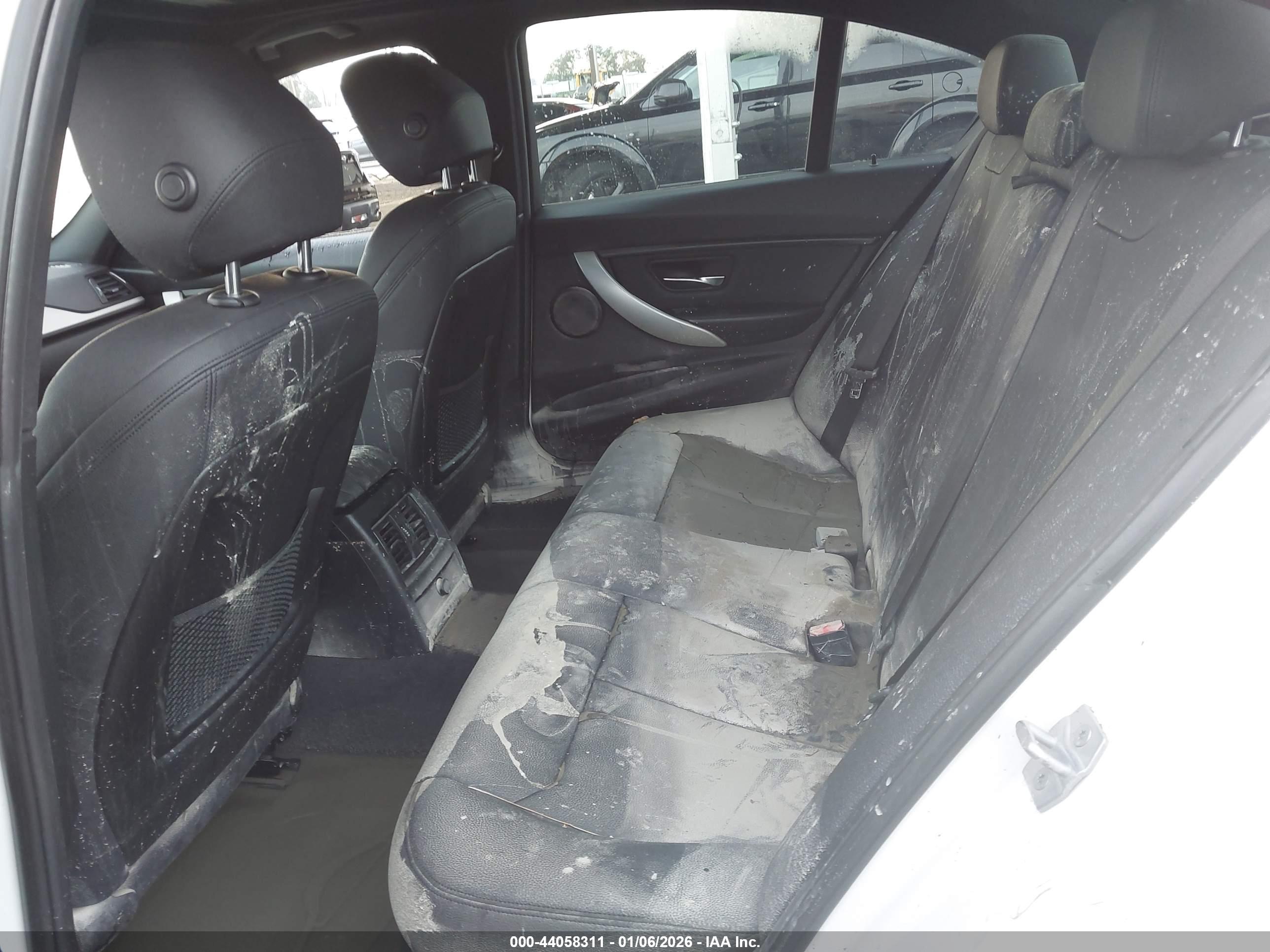 BMW 320I image 8