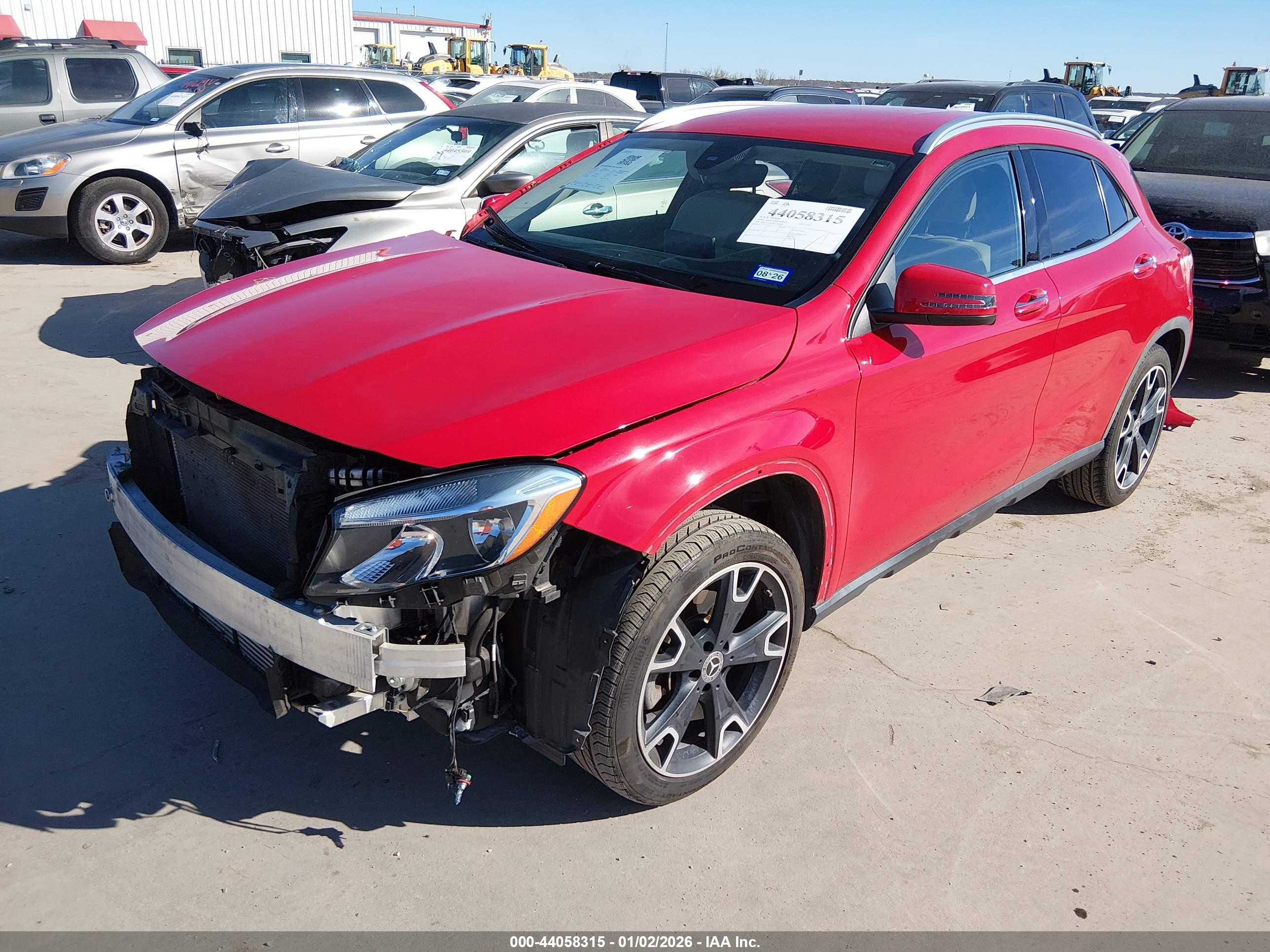 MERCEDES-BENZ GLA image 2