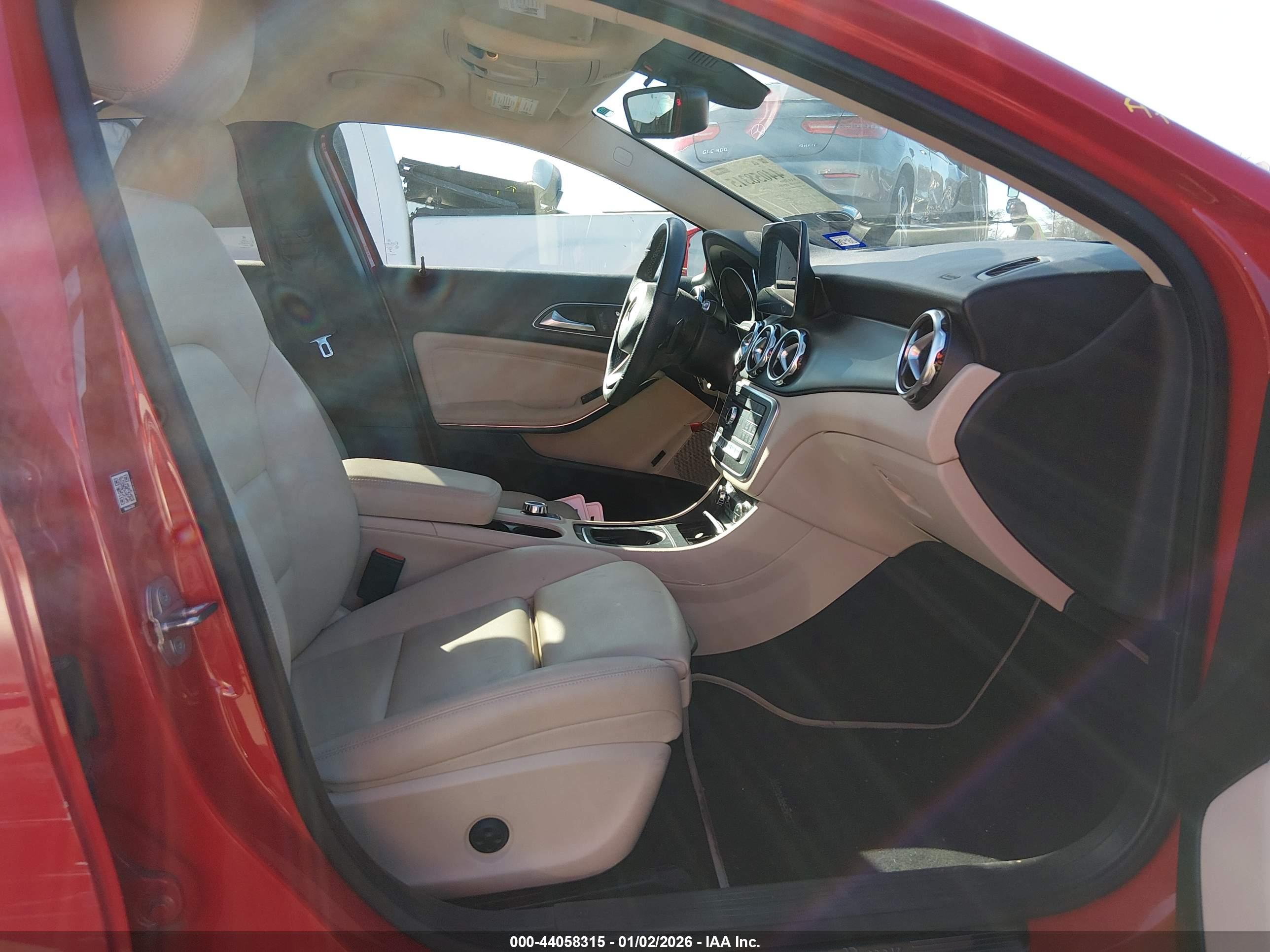 MERCEDES-BENZ GLA image 5