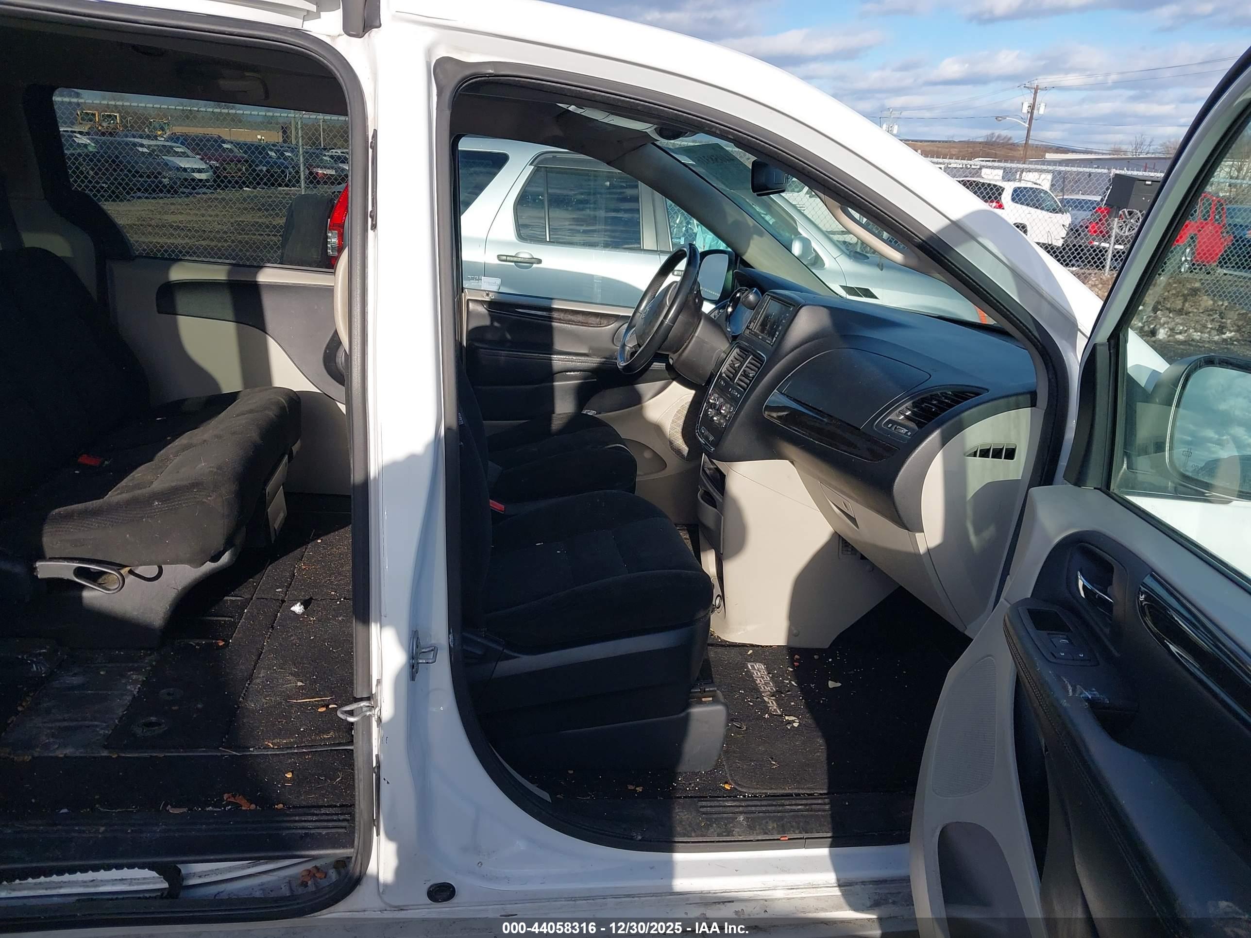 DODGE GRAND image 5