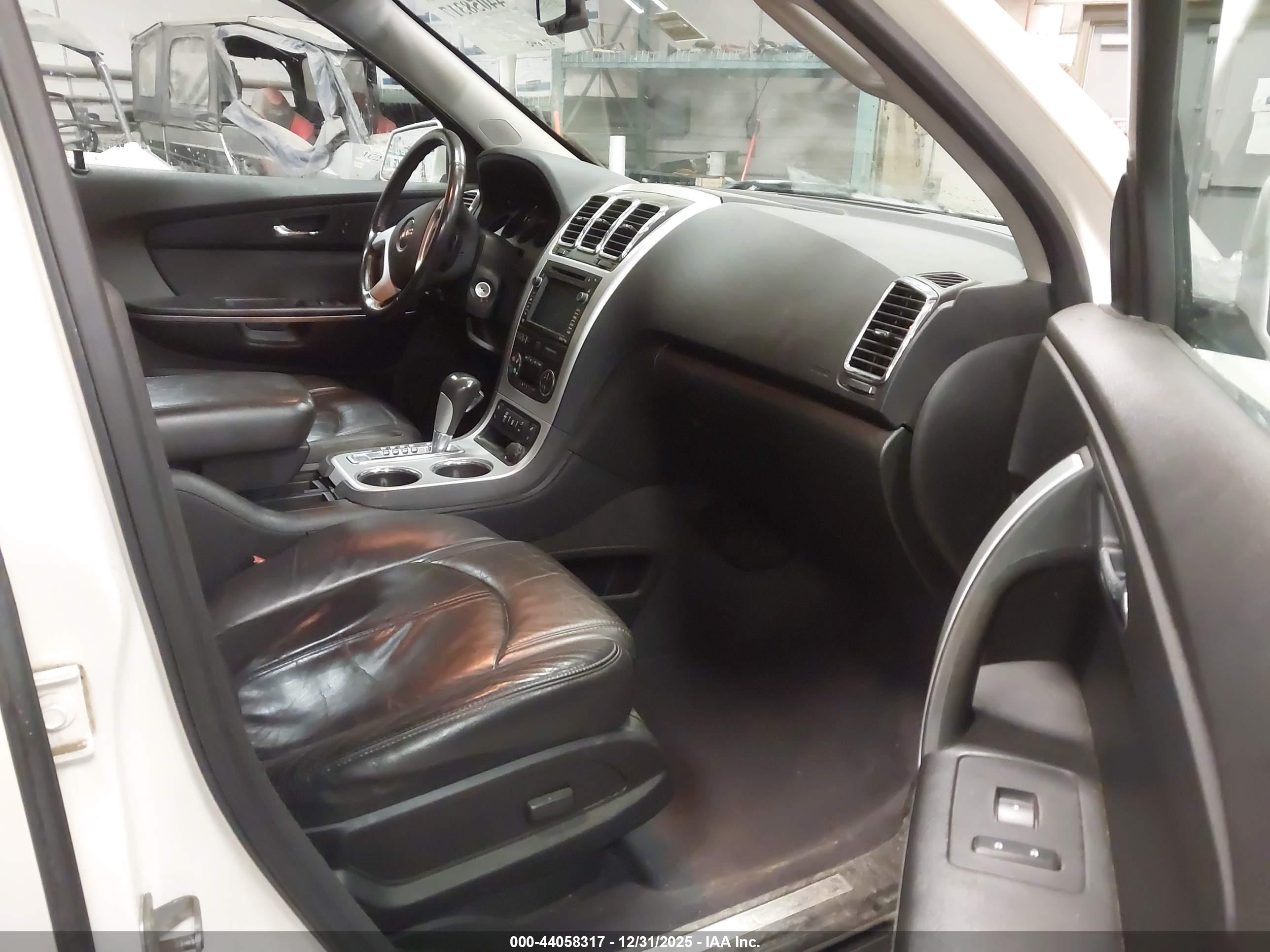 GMC ACADIA image 5
