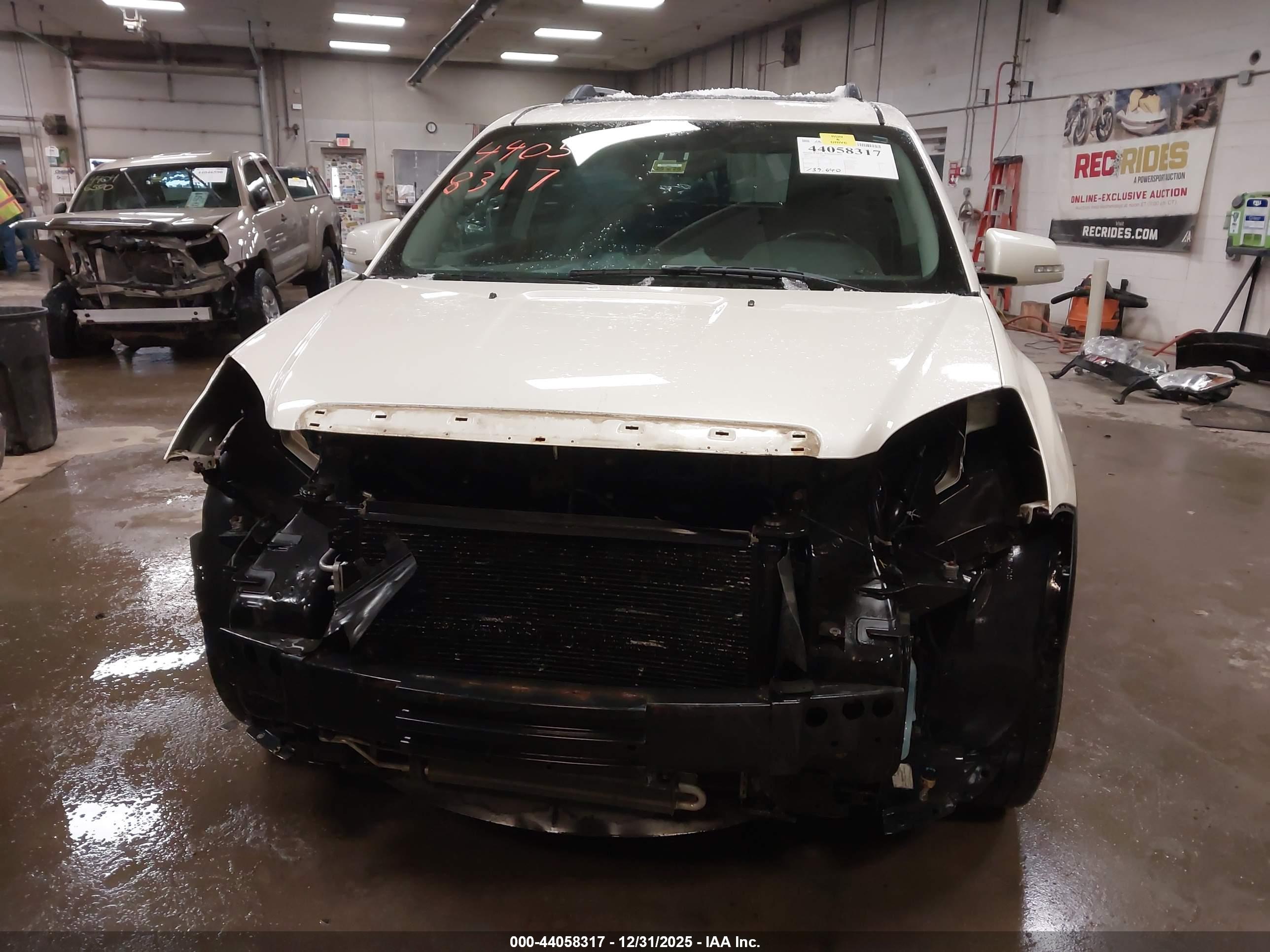 GMC ACADIA image 6