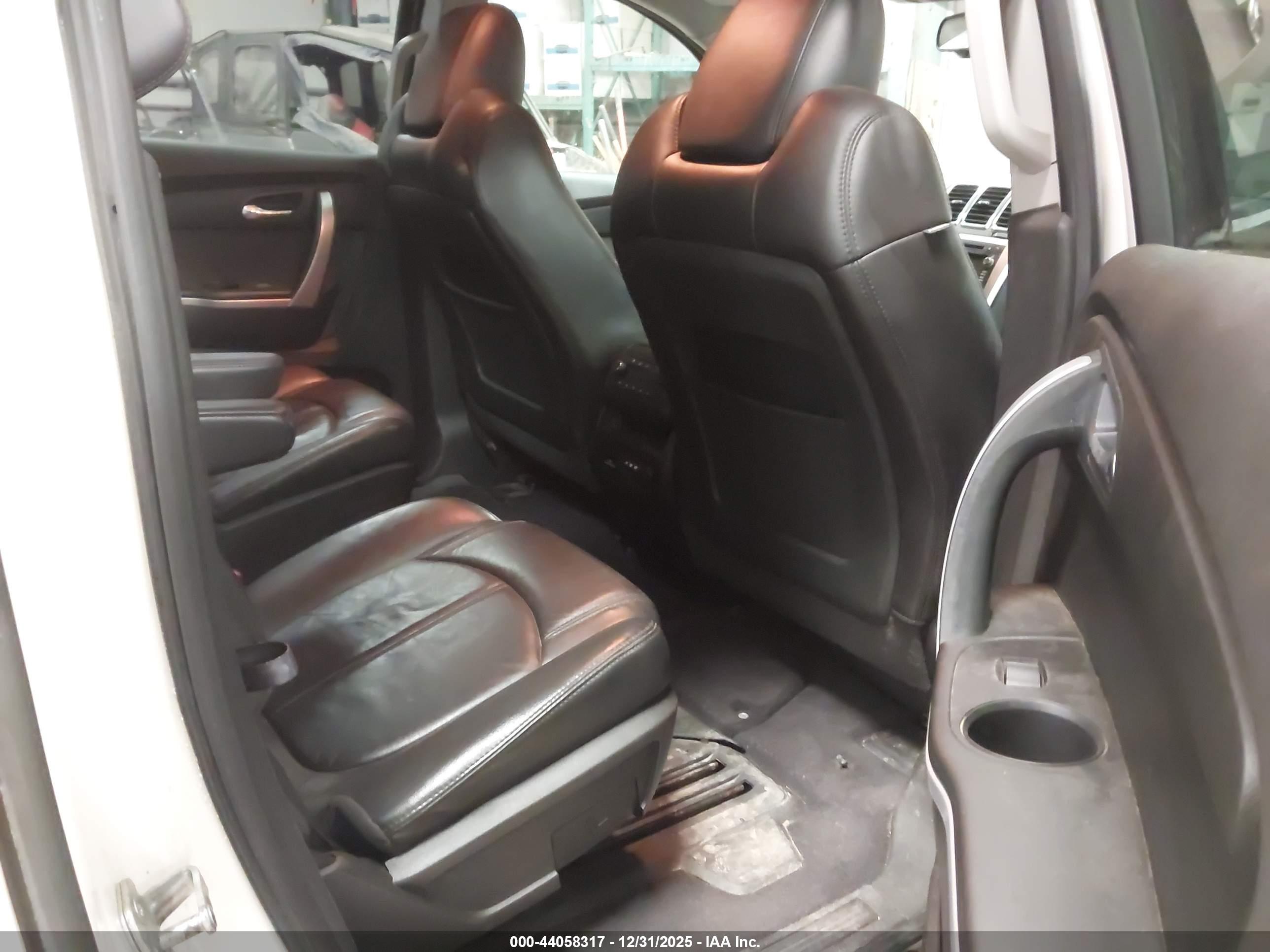 GMC ACADIA image 8