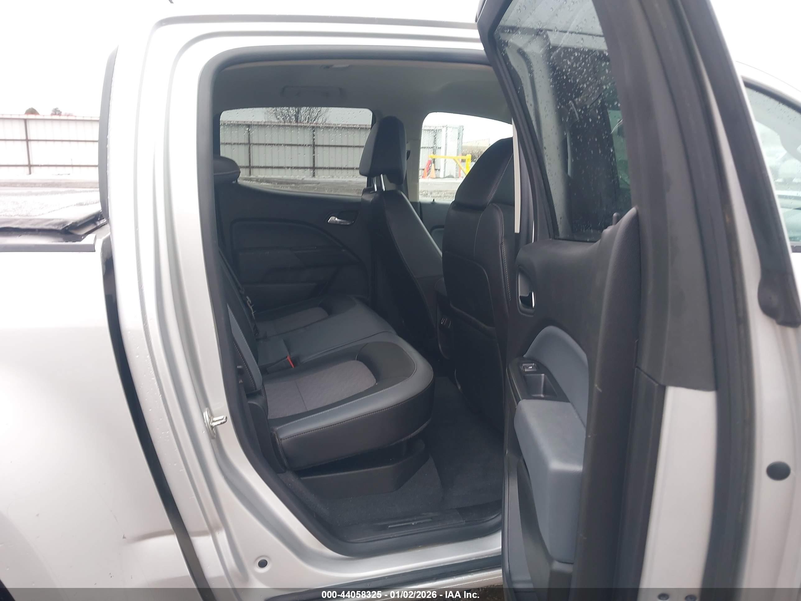 CHEVROLET COLORADO image 8