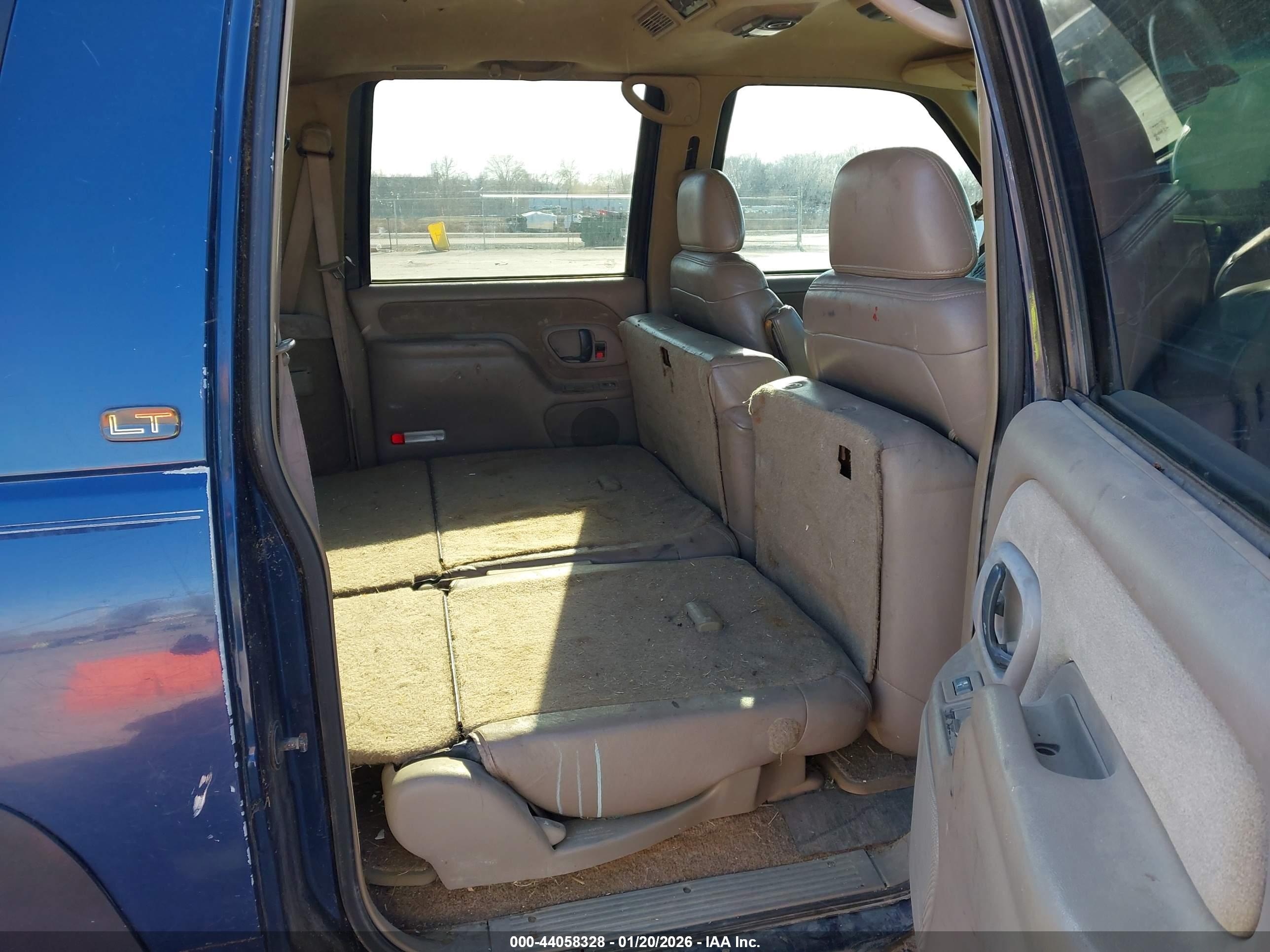 CHEVROLET SUBURBAN image 8