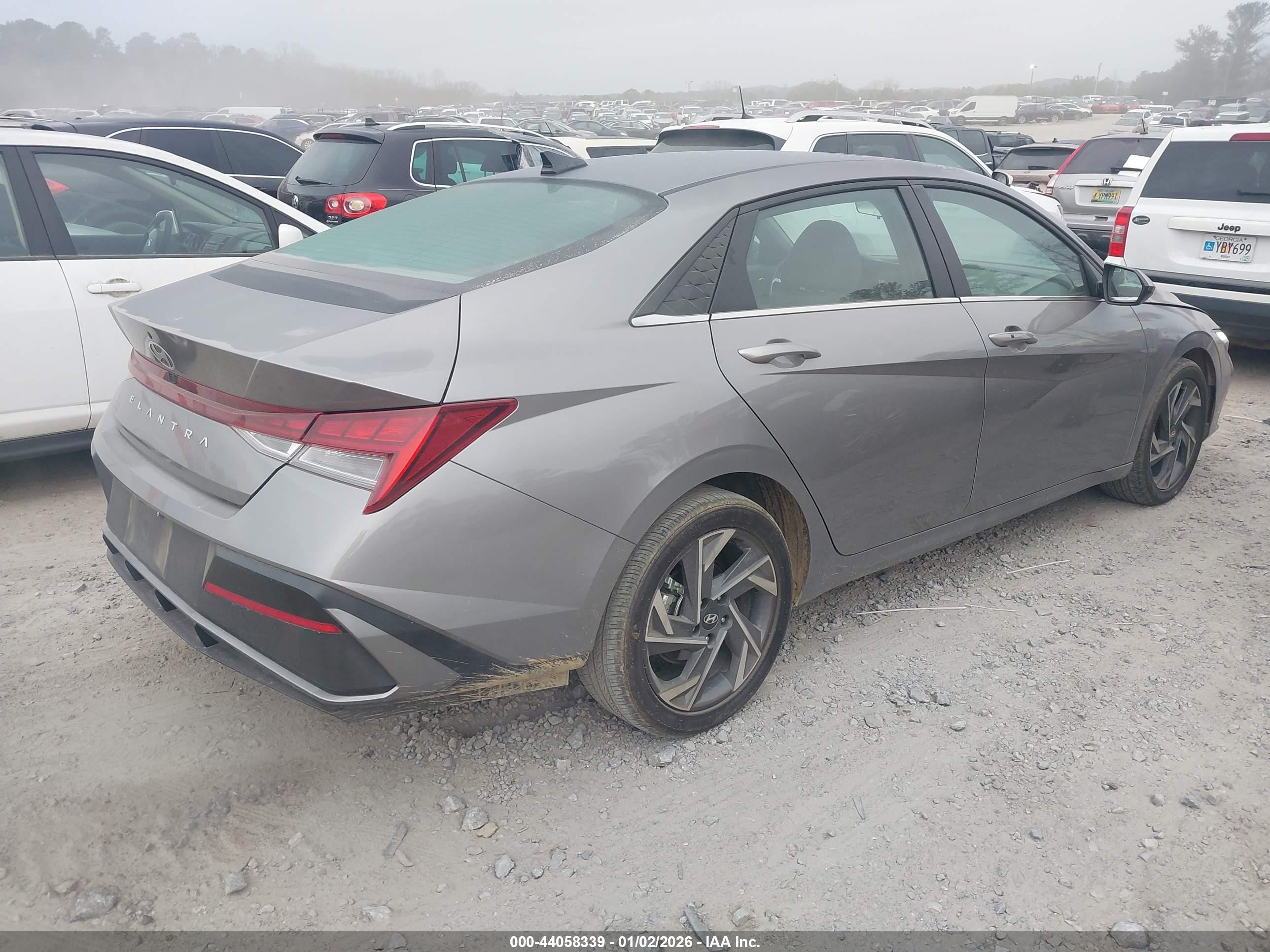 HYUNDAI ELANTRA image 4