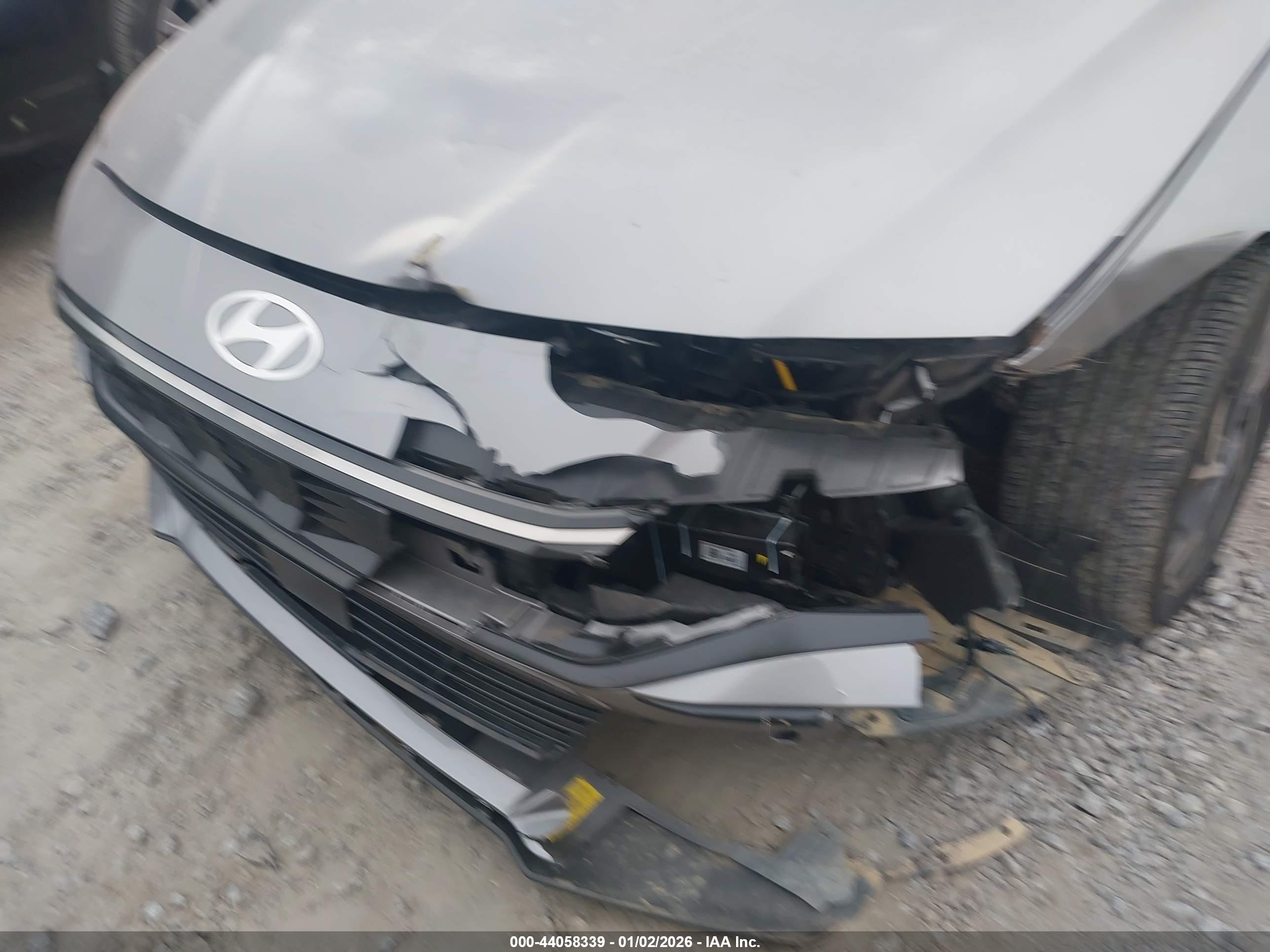 HYUNDAI ELANTRA image 6