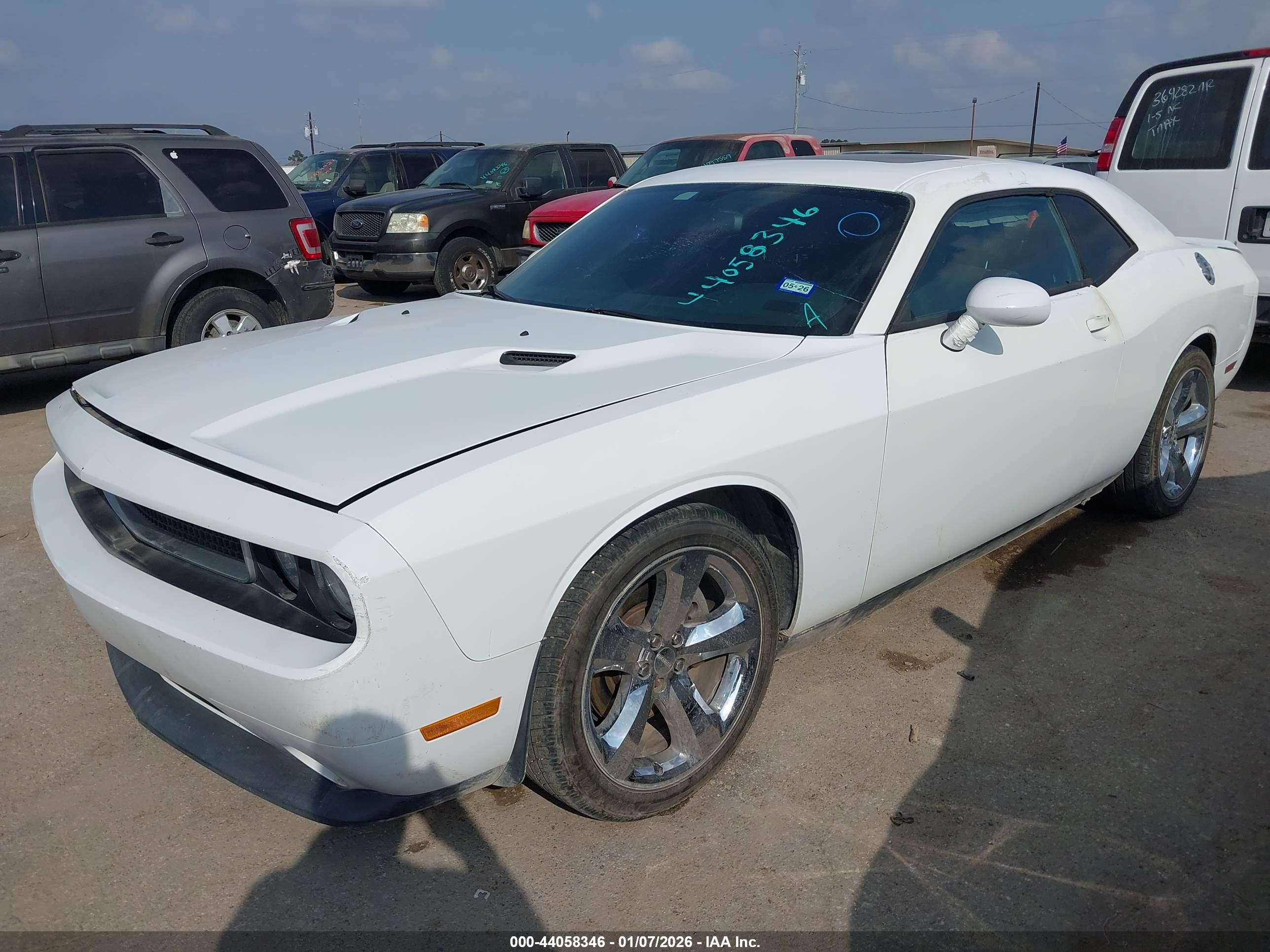 DODGE CHALLENGER image 2