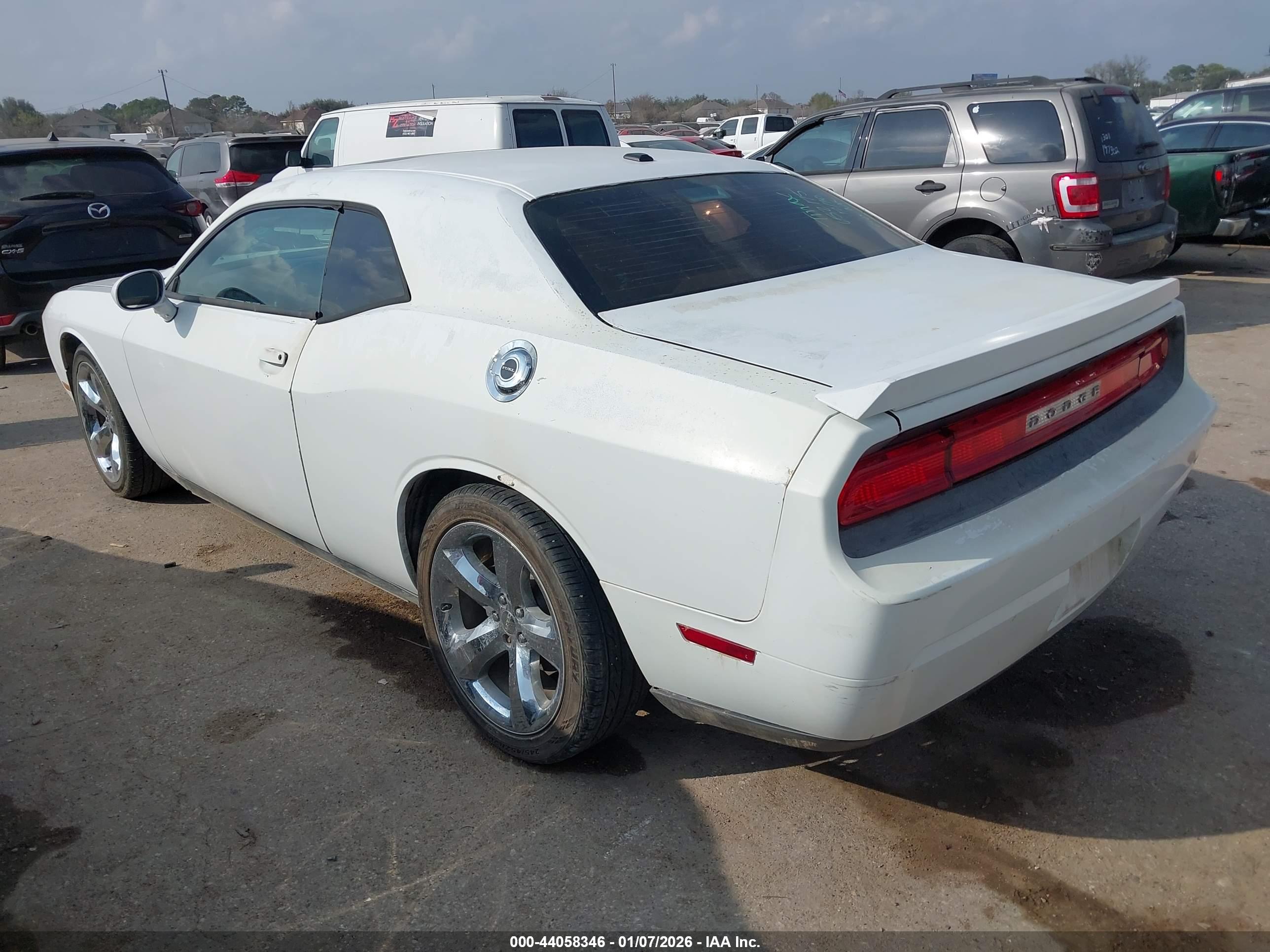 DODGE CHALLENGER image 3