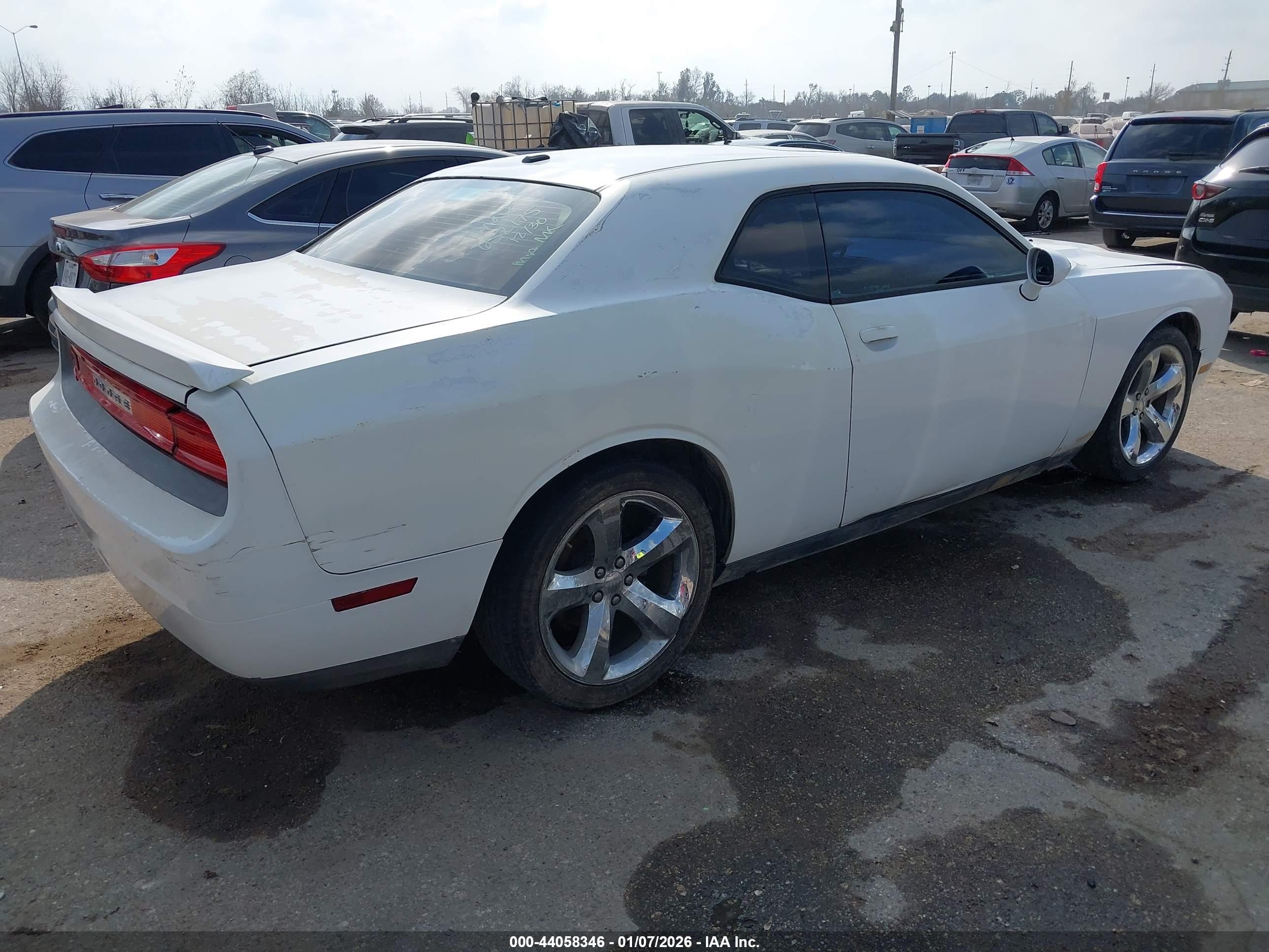 DODGE CHALLENGER image 4