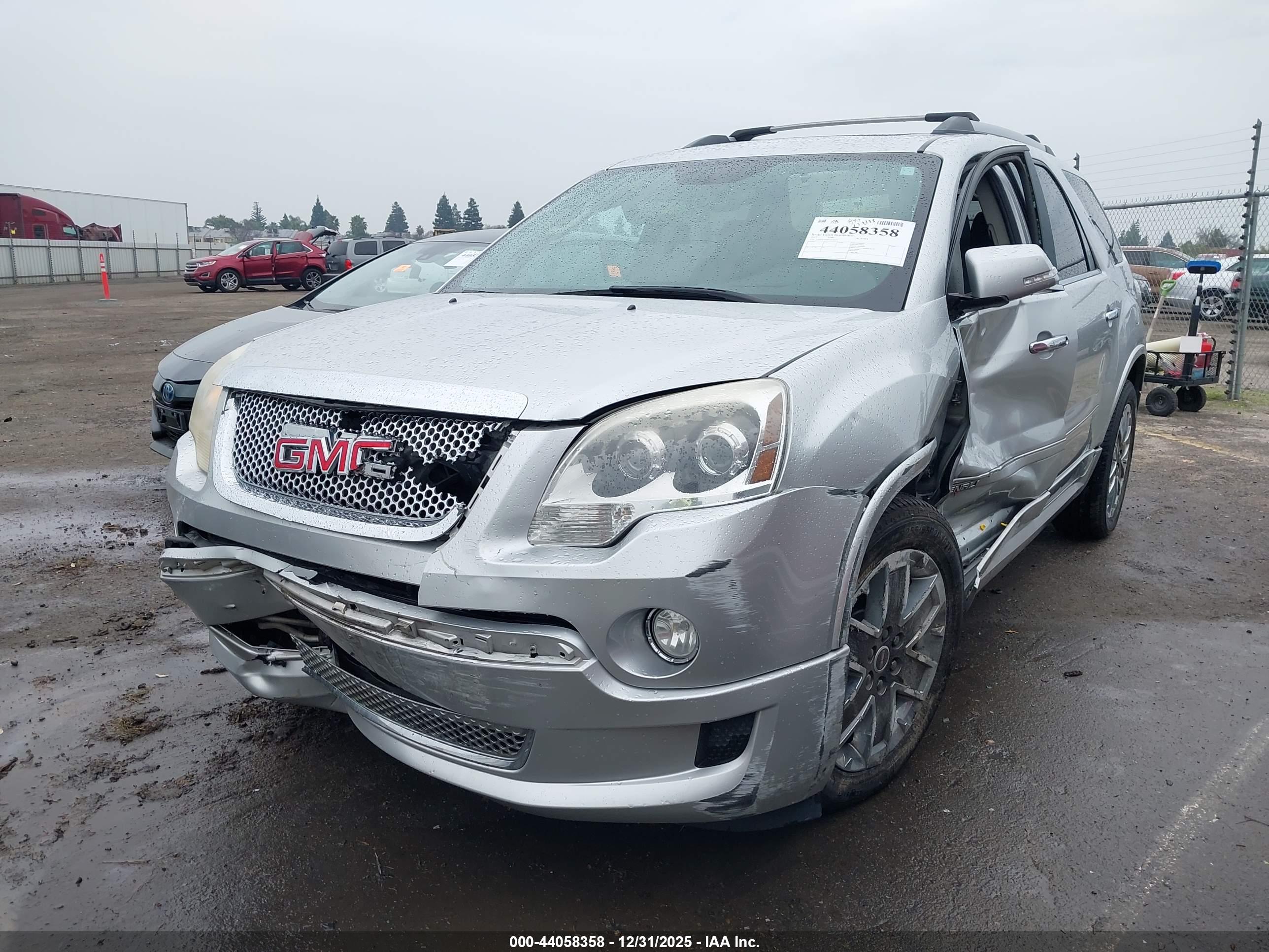 GMC ACADIA image 2