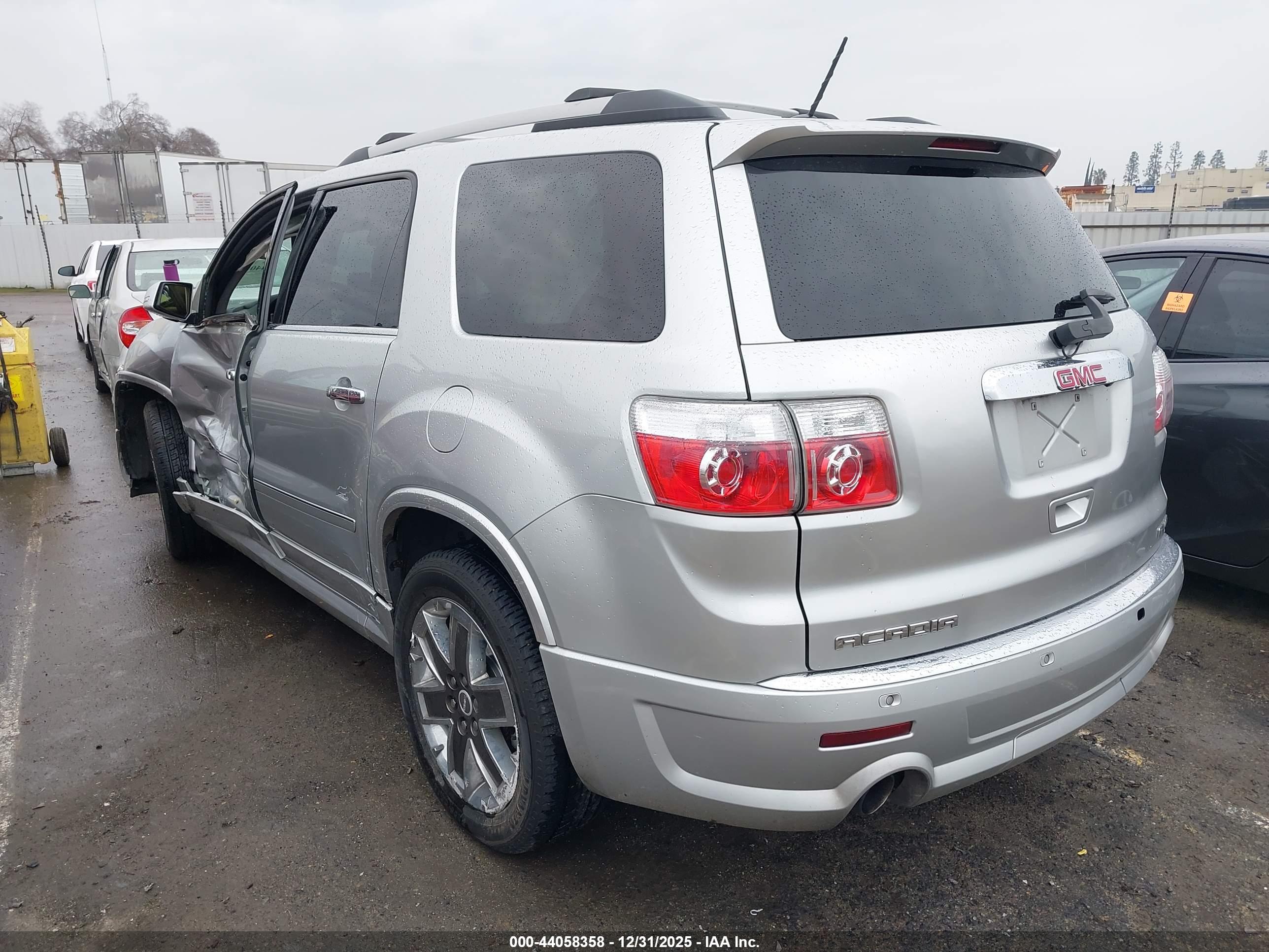 GMC ACADIA image 3