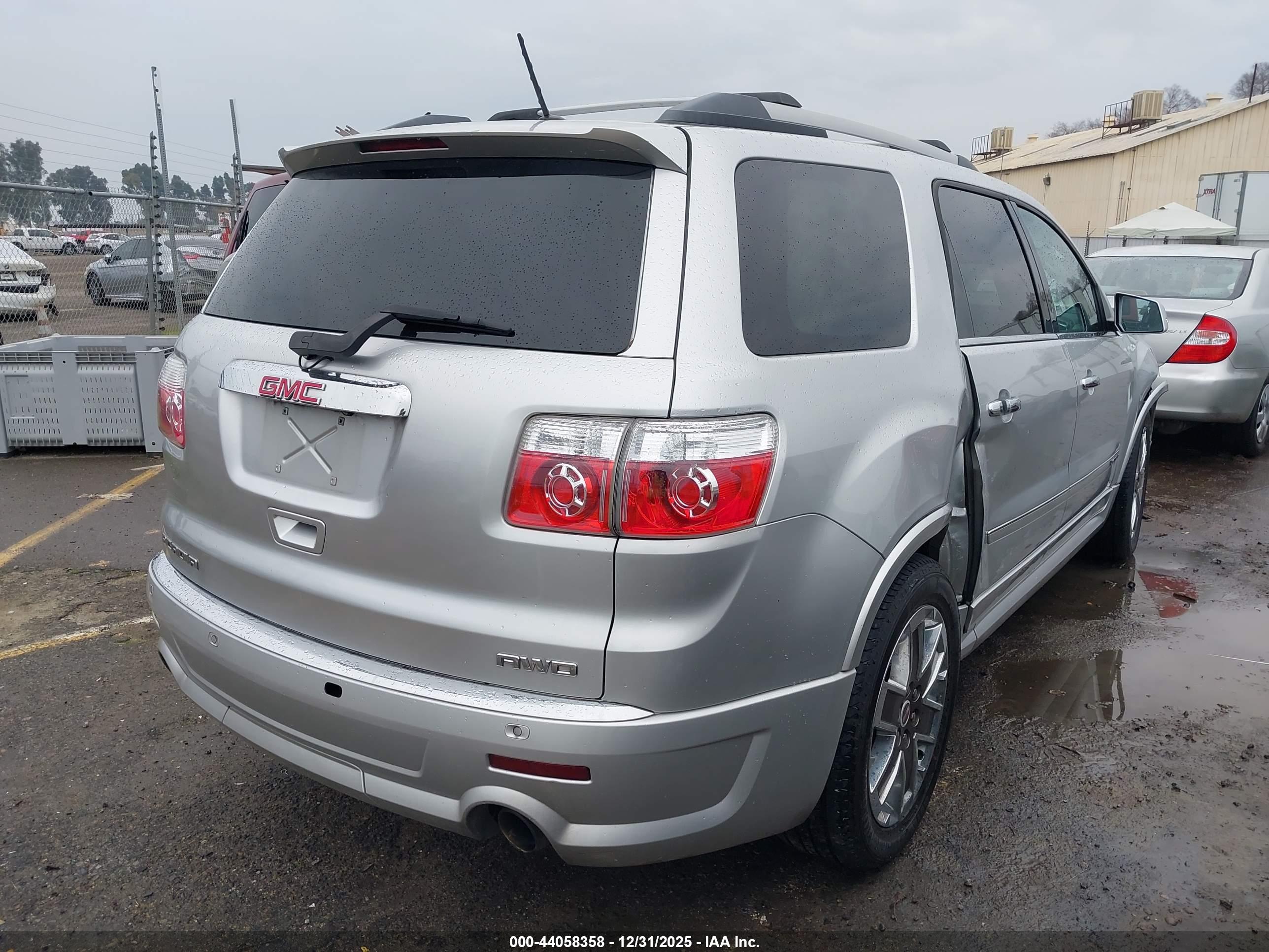 GMC ACADIA image 4