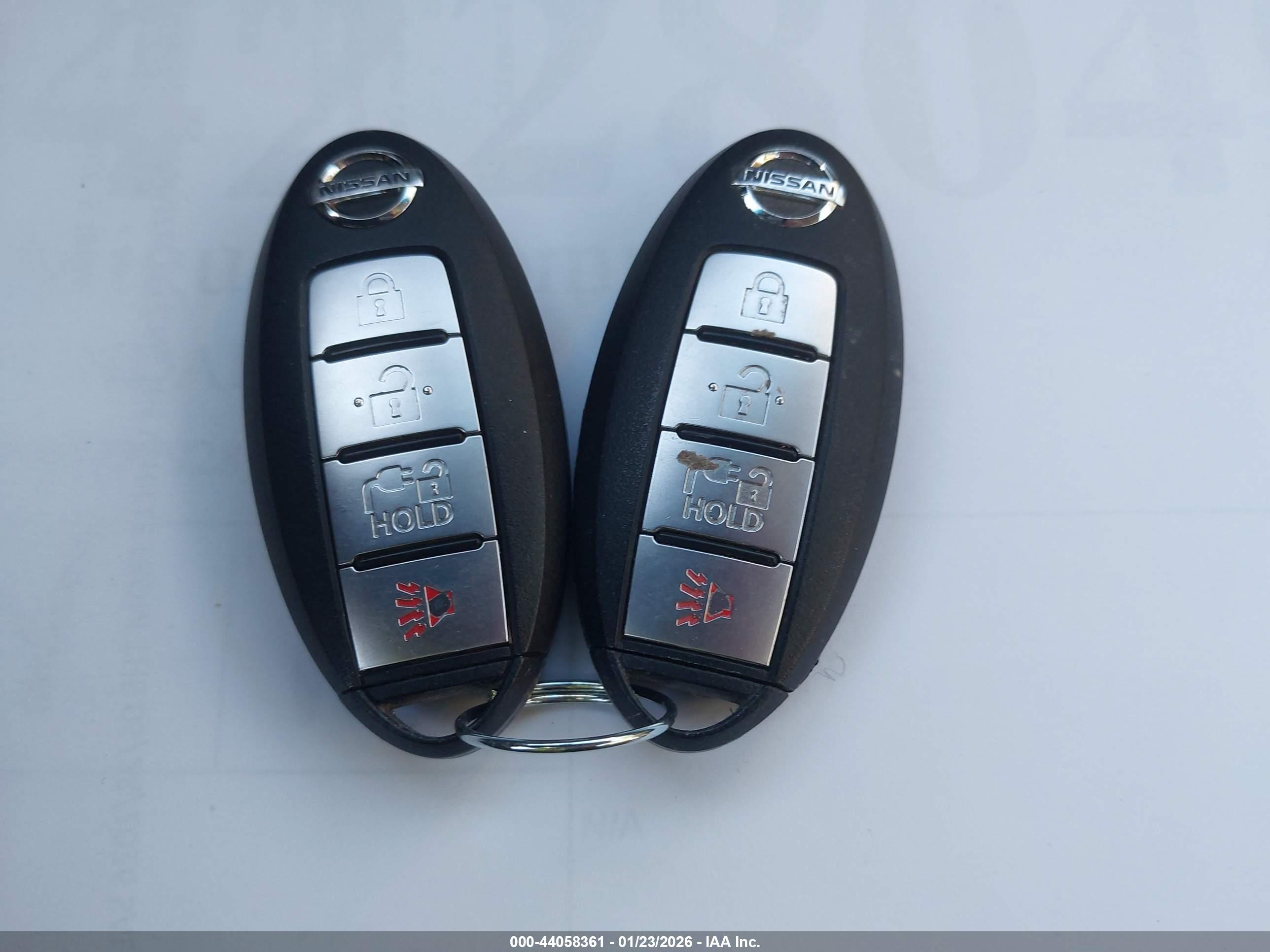 NISSAN LEAF image 11