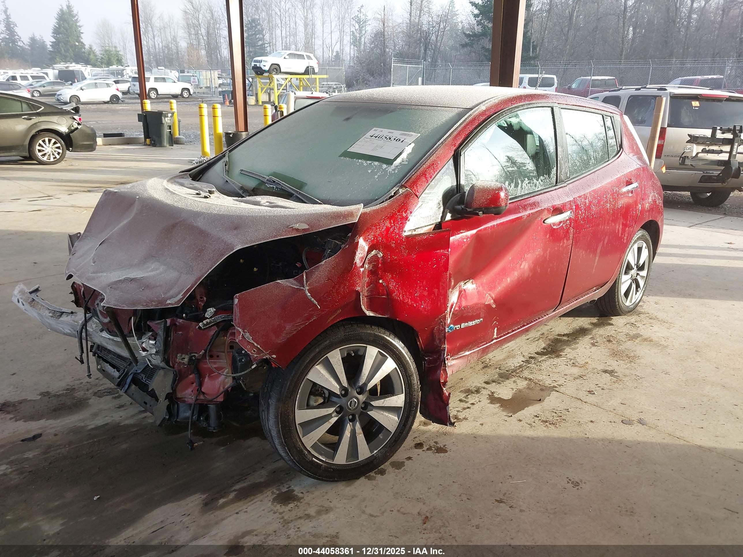 NISSAN LEAF image 2