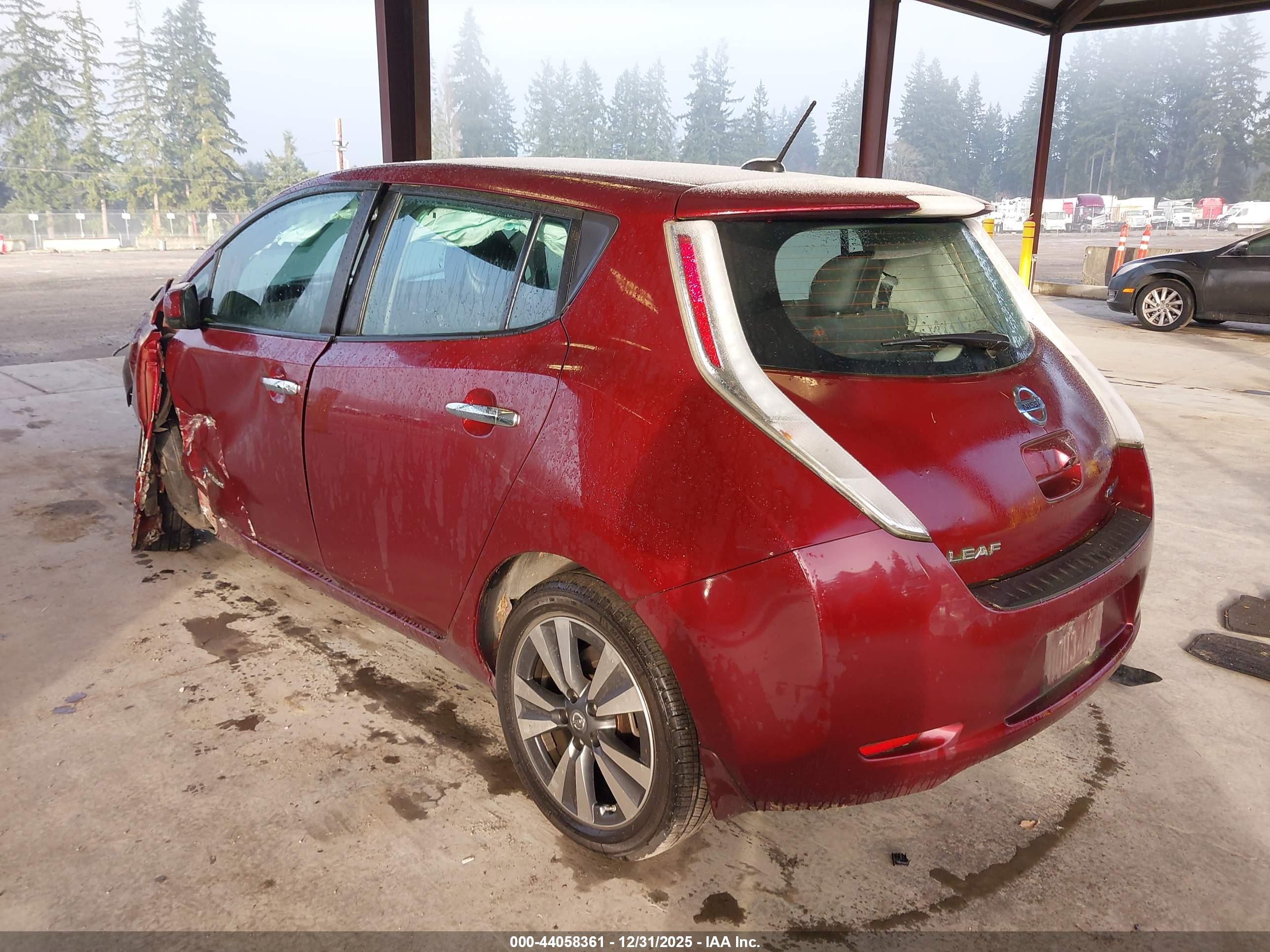 NISSAN LEAF image 3