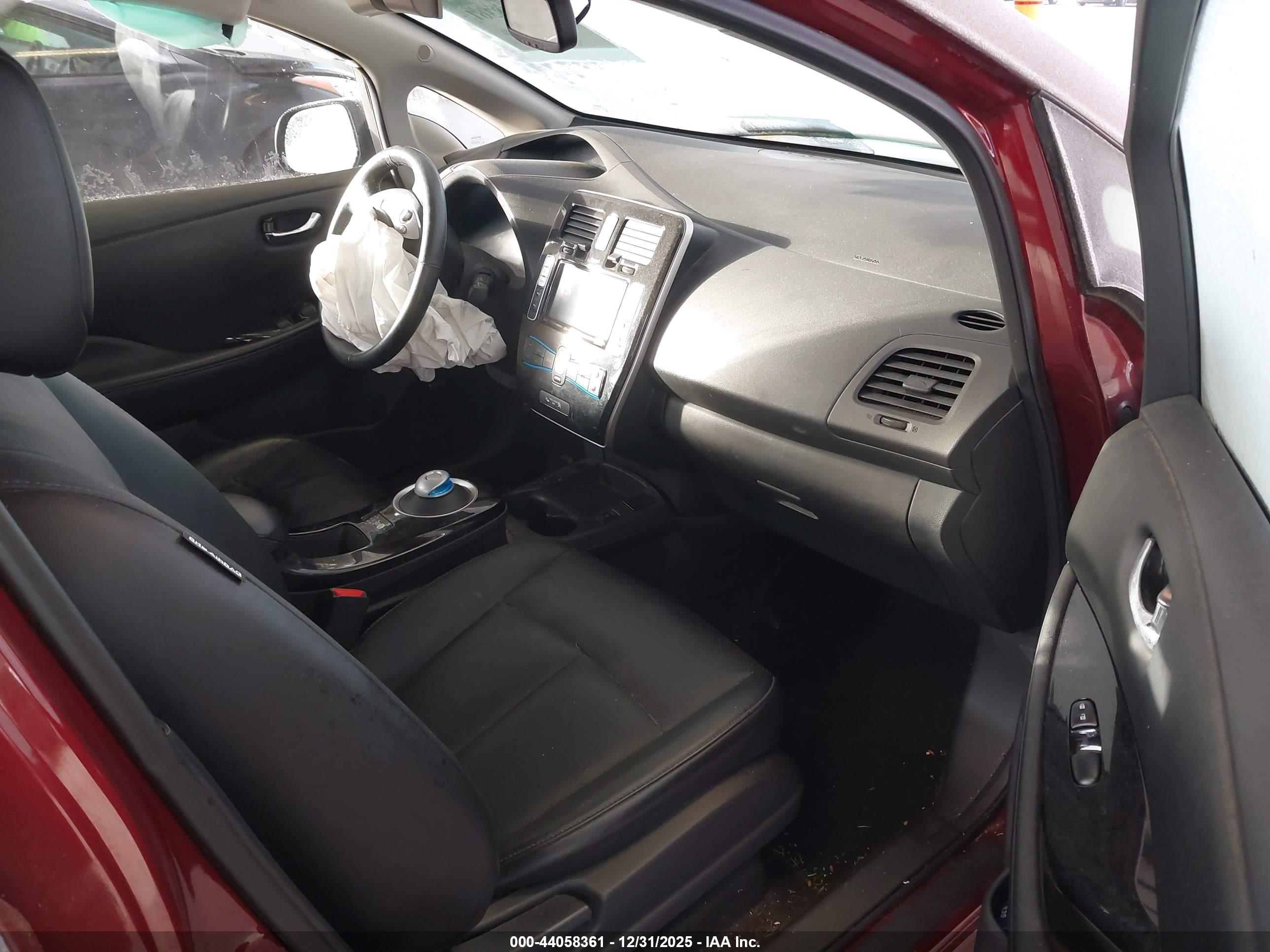NISSAN LEAF image 5