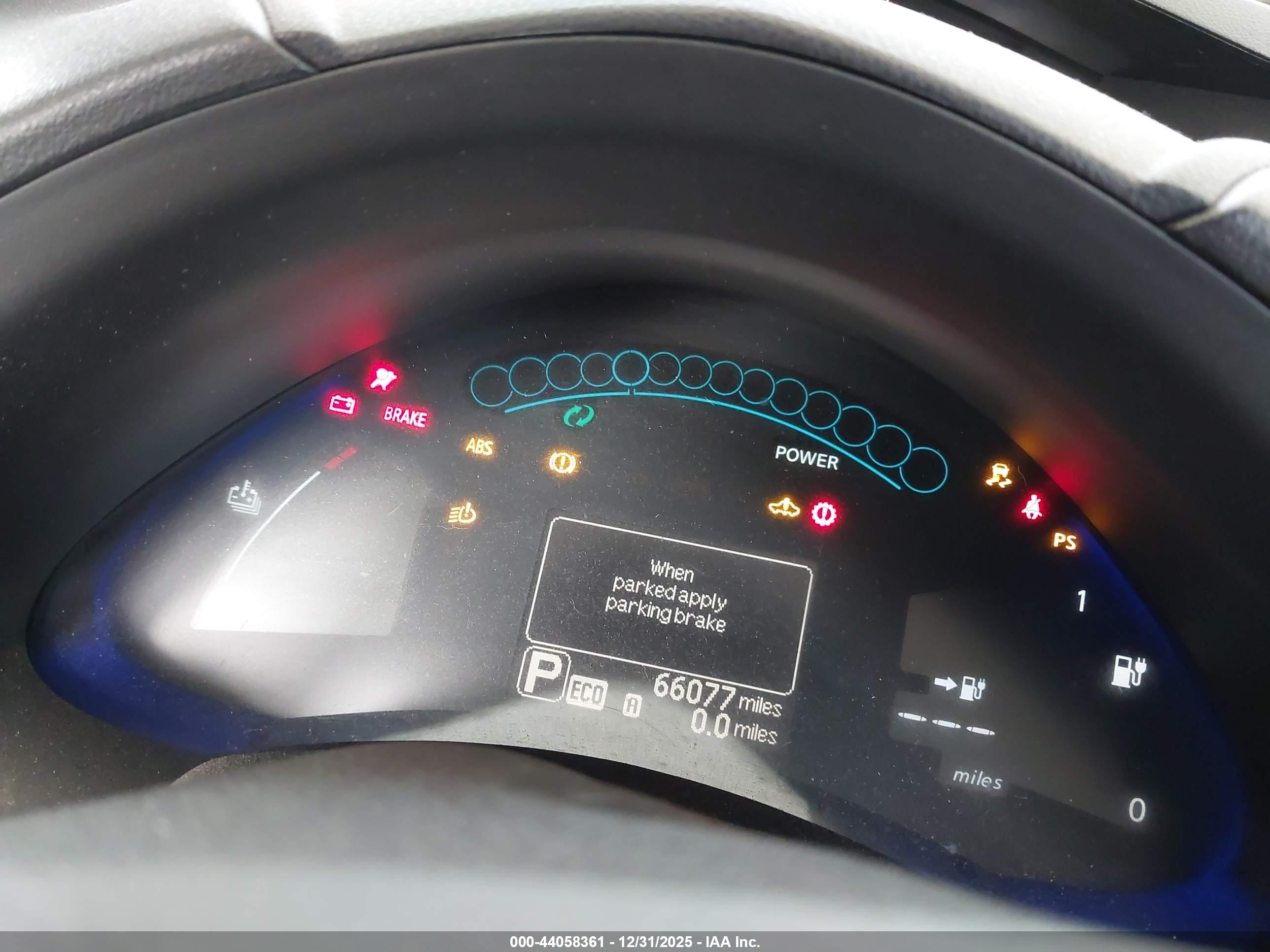 NISSAN LEAF image 7