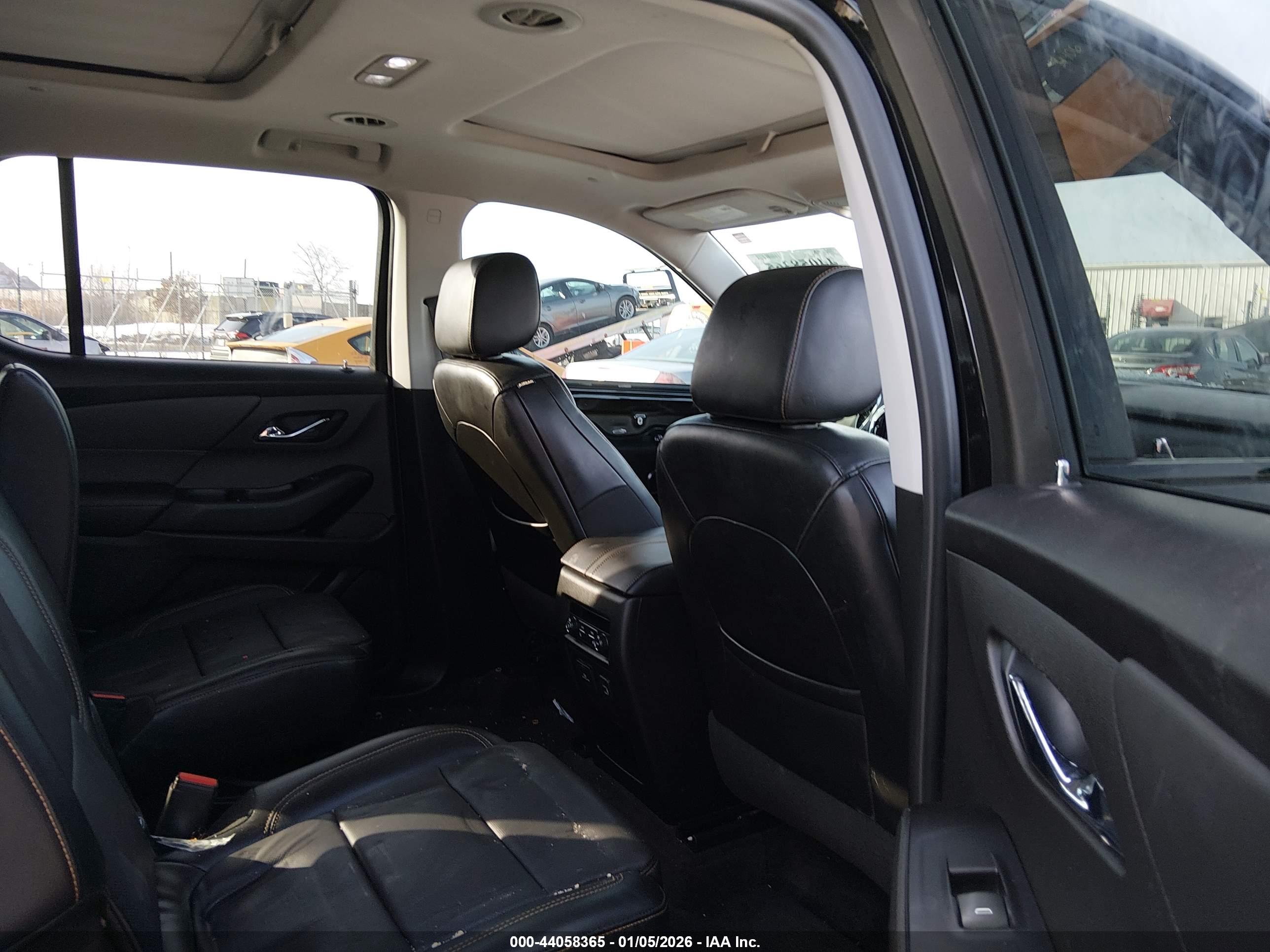 CHEVROLET TRAVERSE image 8