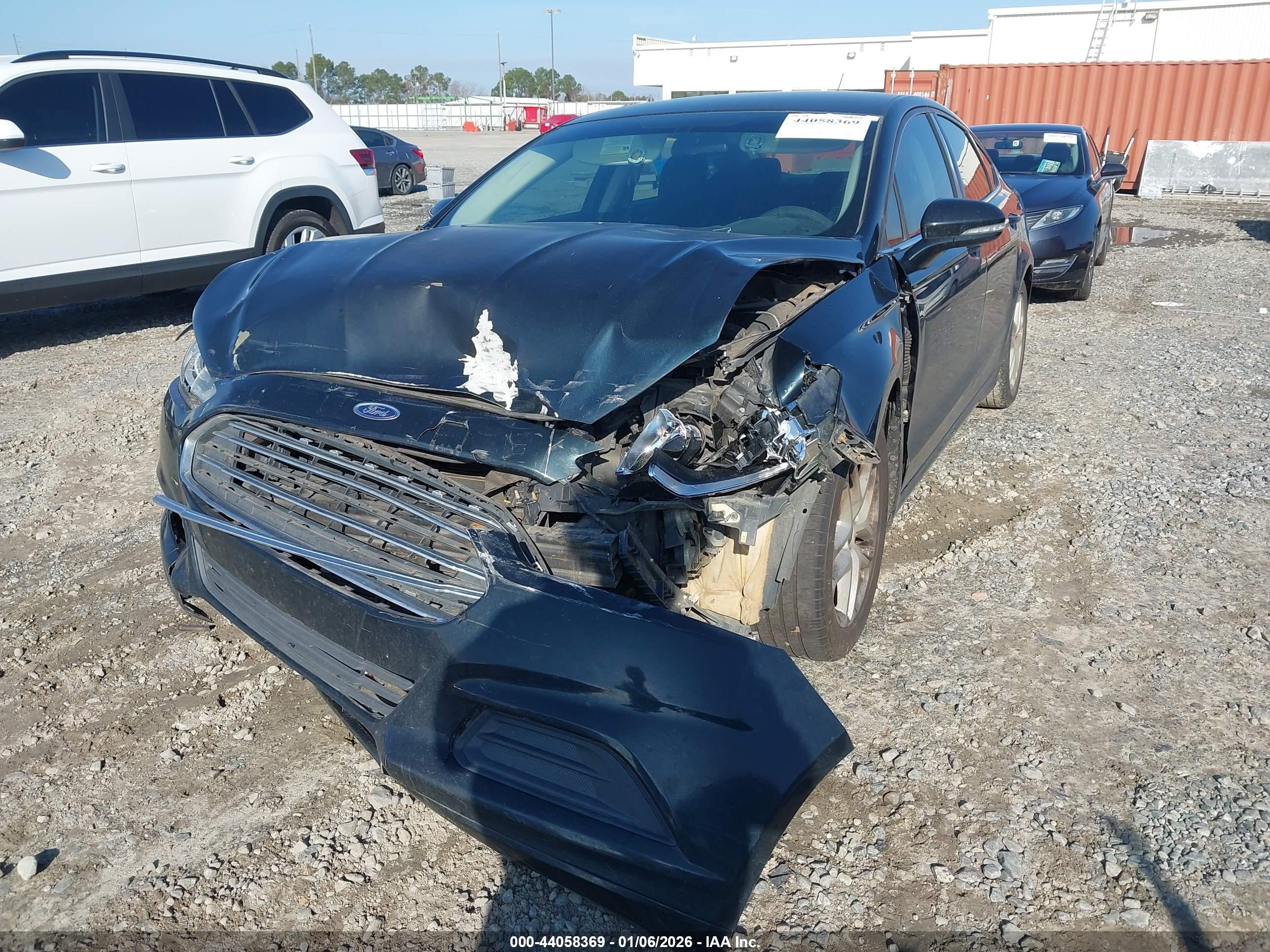 FORD FUSION image 6